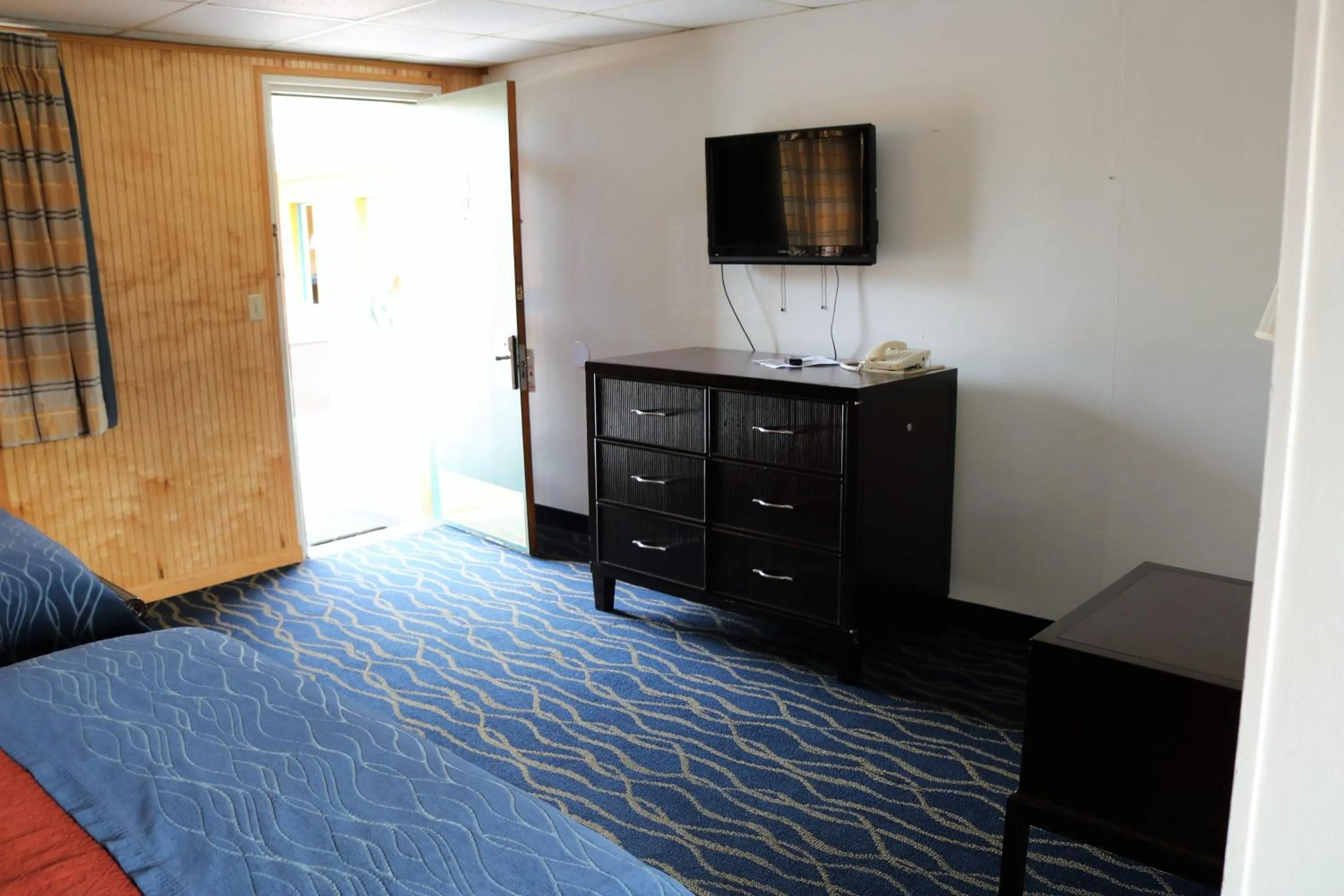 TV and multimedia, Bed in Rodeway Inn Harlan