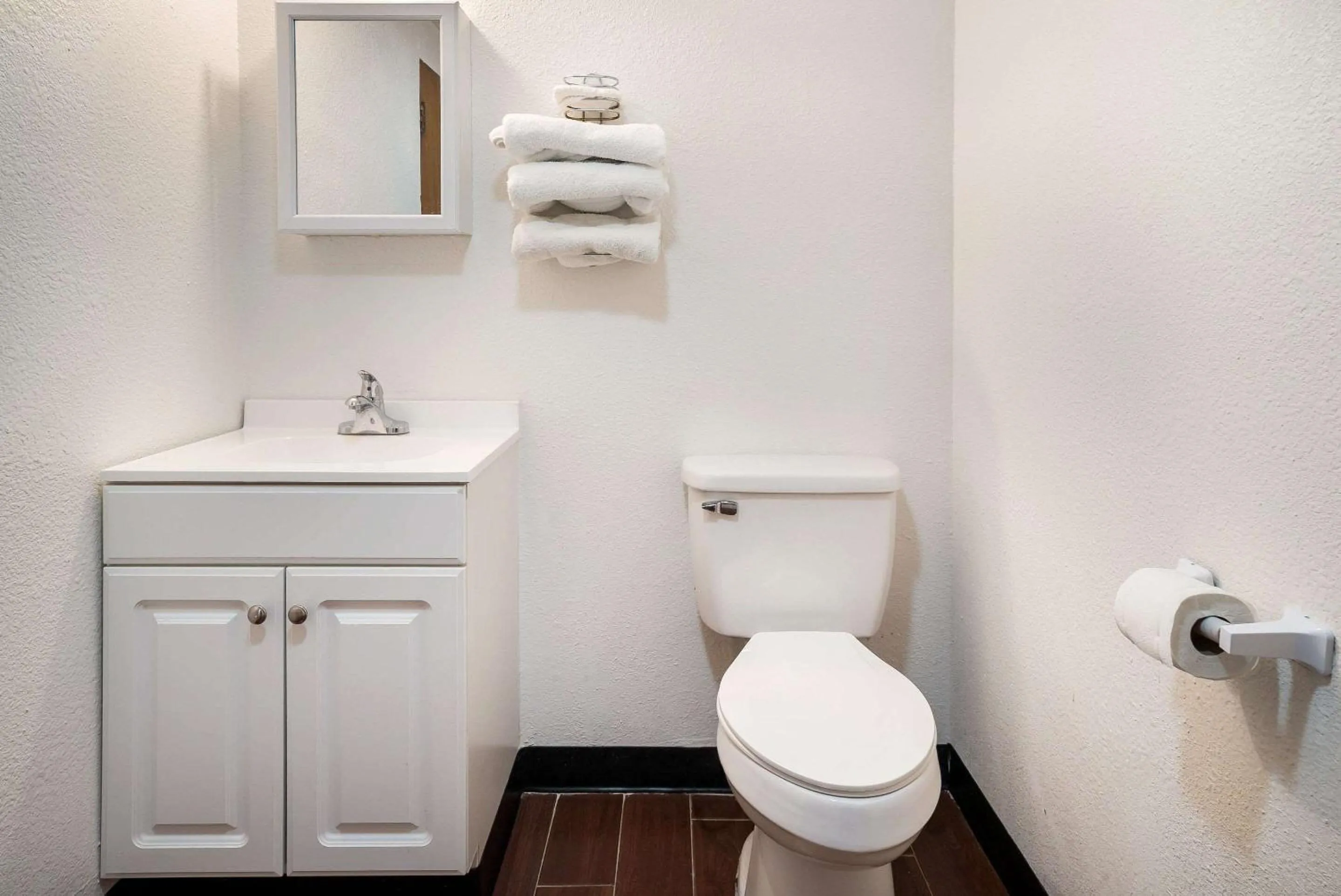 Bedroom in Rodeway Inn Harlan