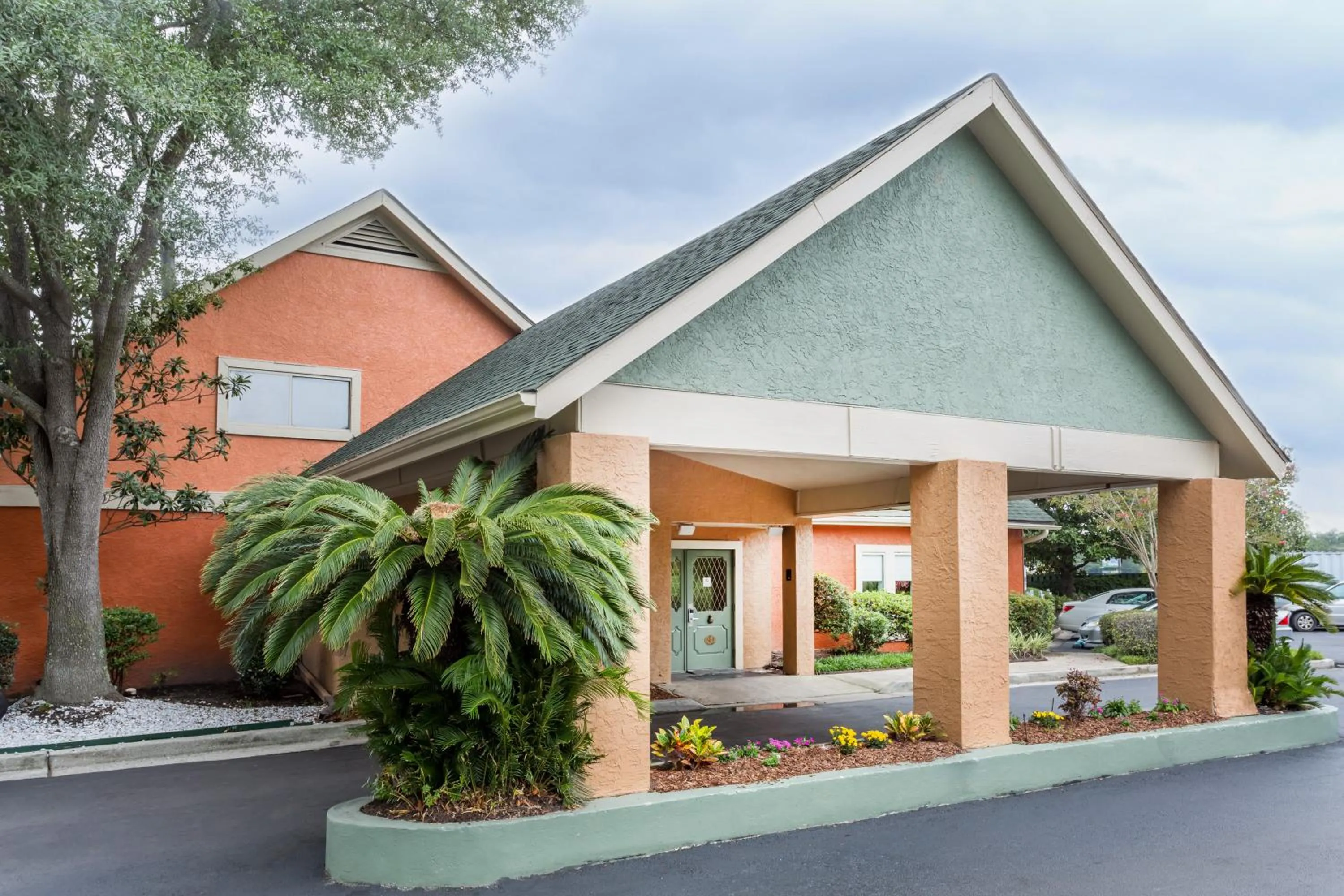 Facade/entrance in Hawthorn Suites By Wyndham North Charleston