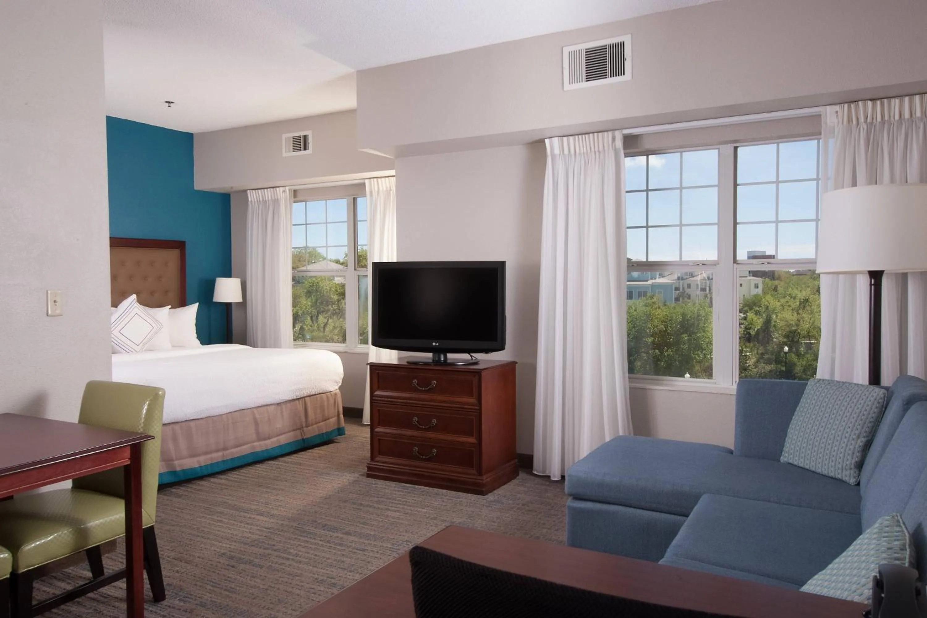 Photo of the whole room, Bed in Residence Inn Charleston Riverview