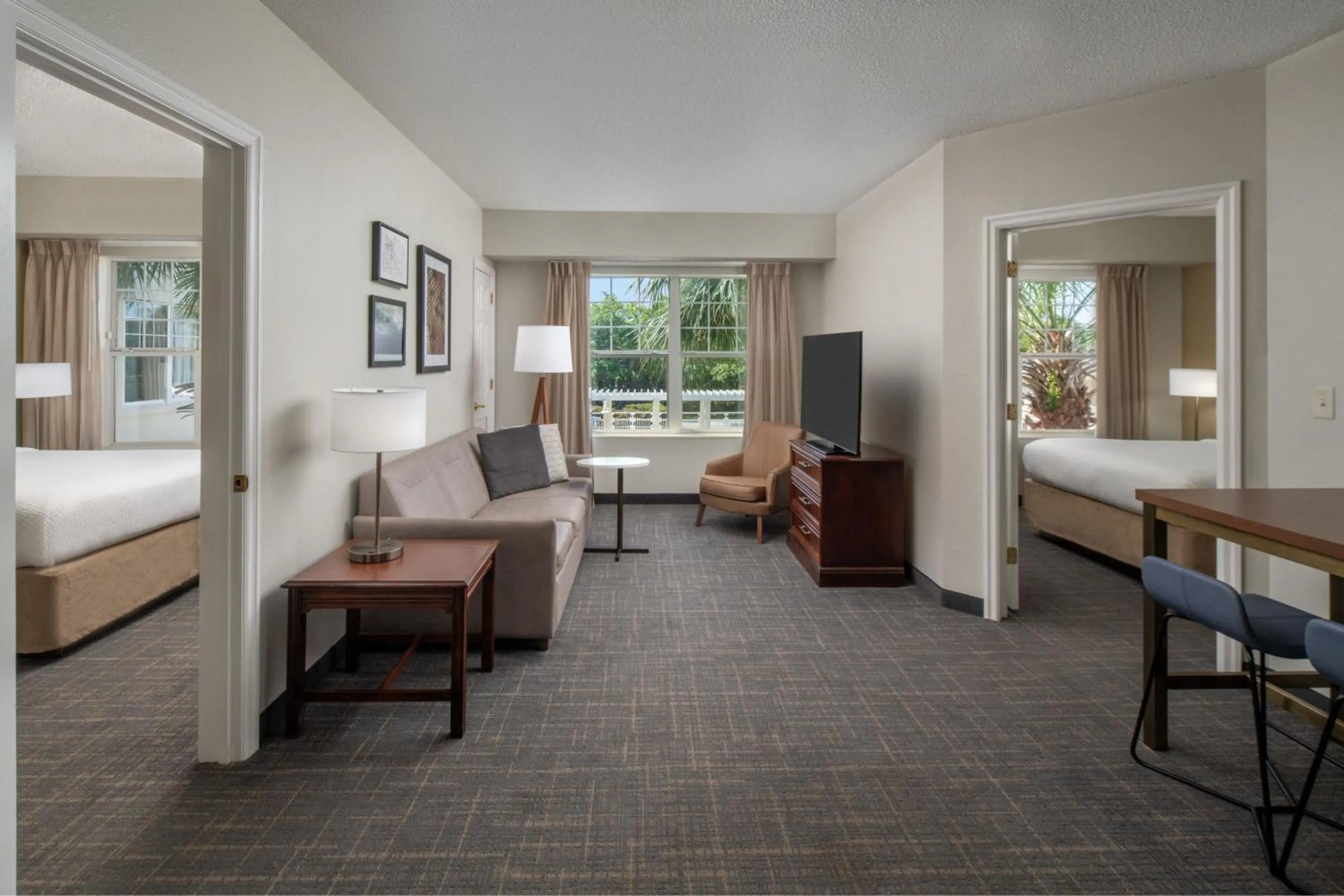 Living room, Bed in Residence Inn Charleston Riverview