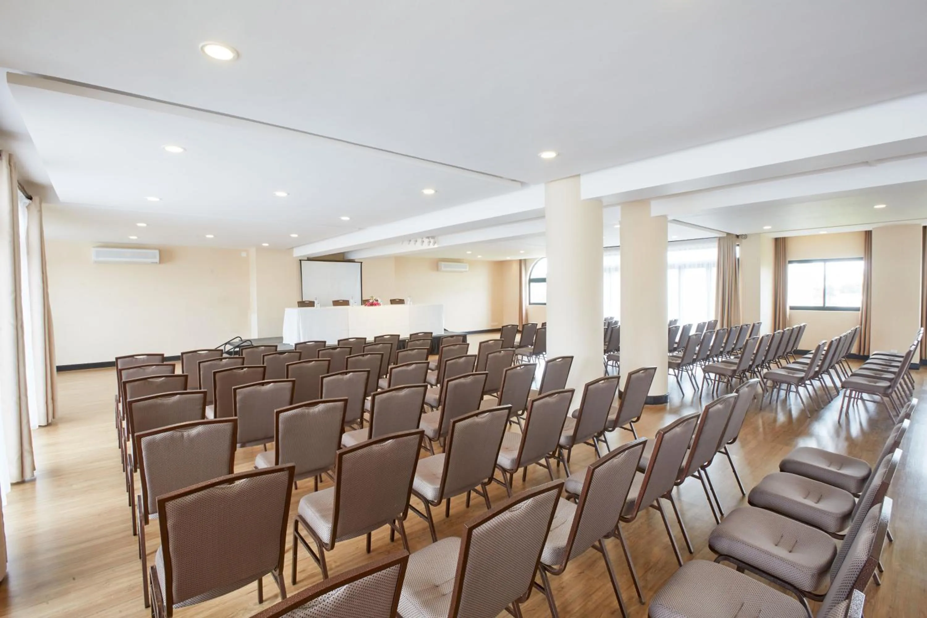 Meeting/conference room in San Cristobal Boutique Hotel - Ivato Airport