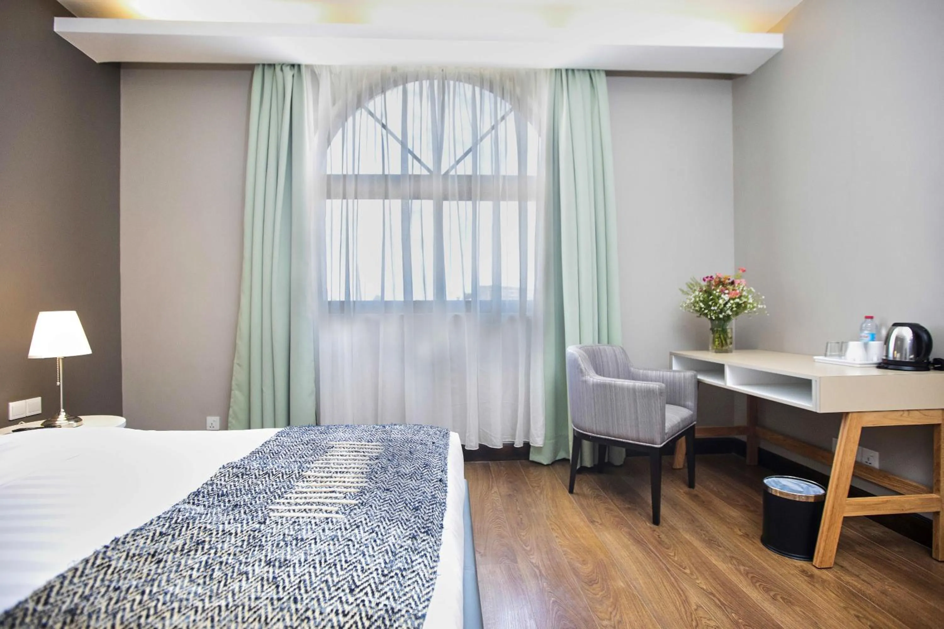 Coffee/tea facilities, Bed in San Cristobal Boutique Hotel - Ivato Airport