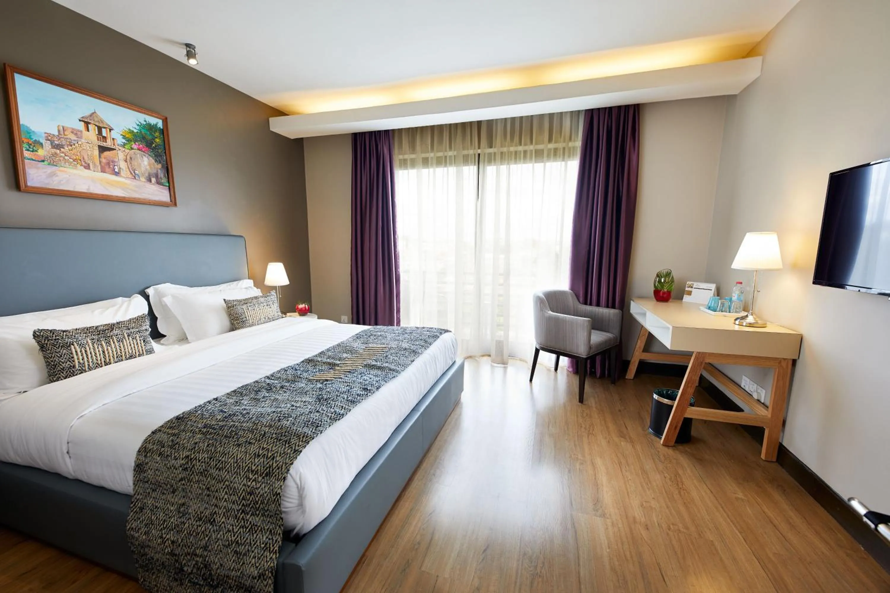 TV and multimedia, Bed in San Cristobal Boutique Hotel - Ivato Airport