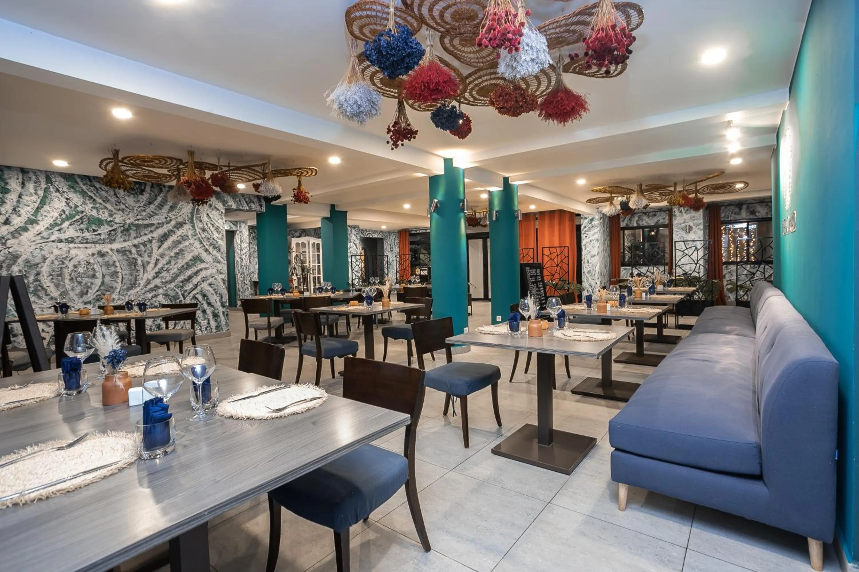 Restaurant/places to eat in San Cristobal Boutique Hotel - Ivato Airport