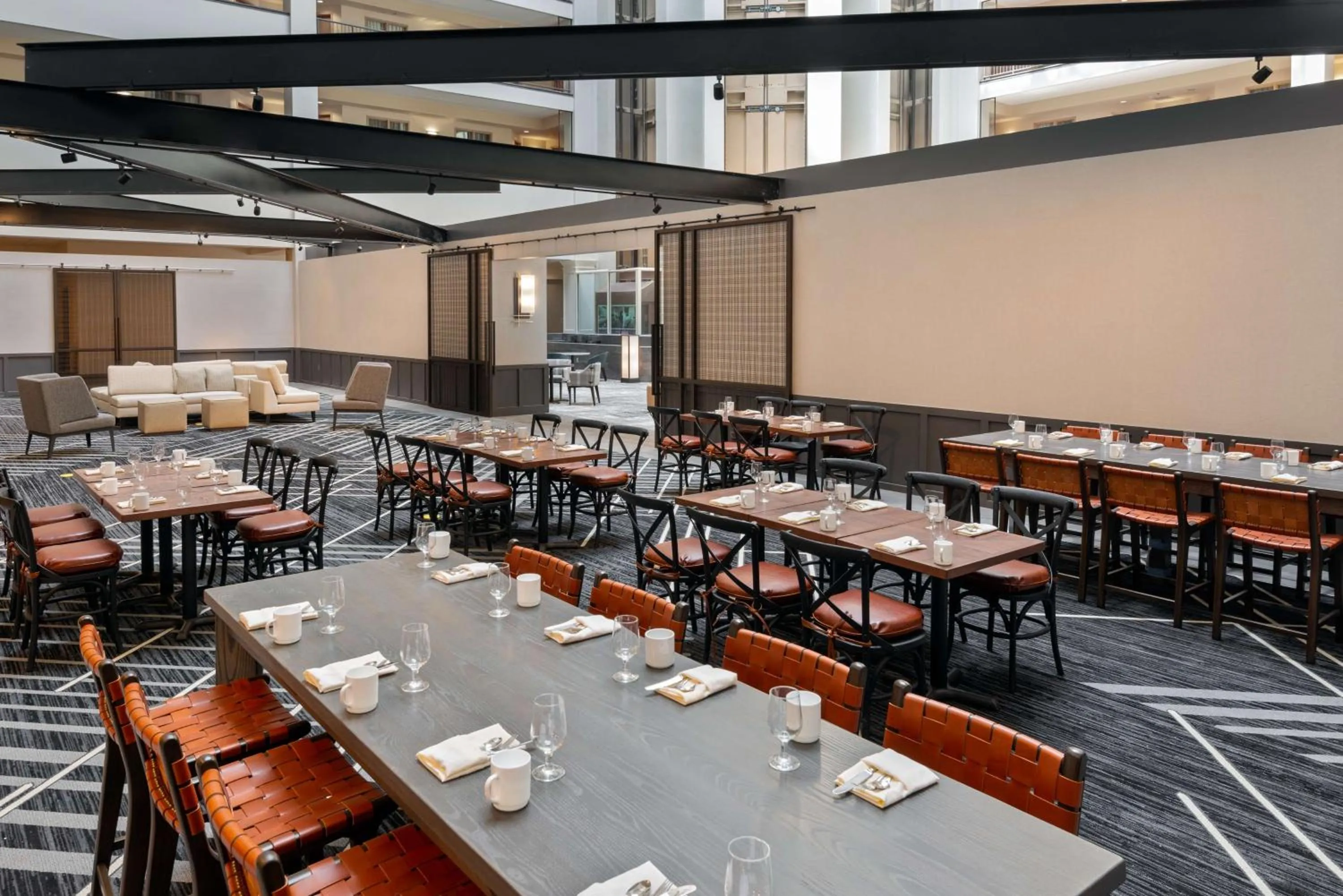 Restaurant/places to eat in Hilton Charlotte Airport Hotel
