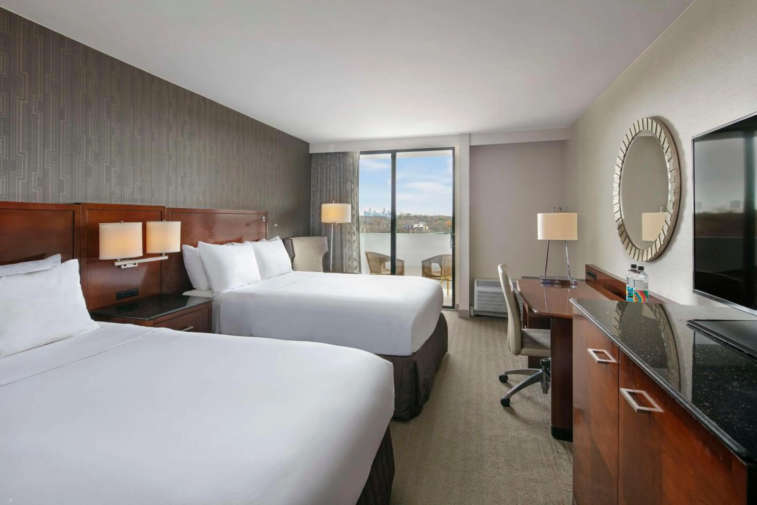 Bedroom, Bed in Sonesta Charlotte Lower South End