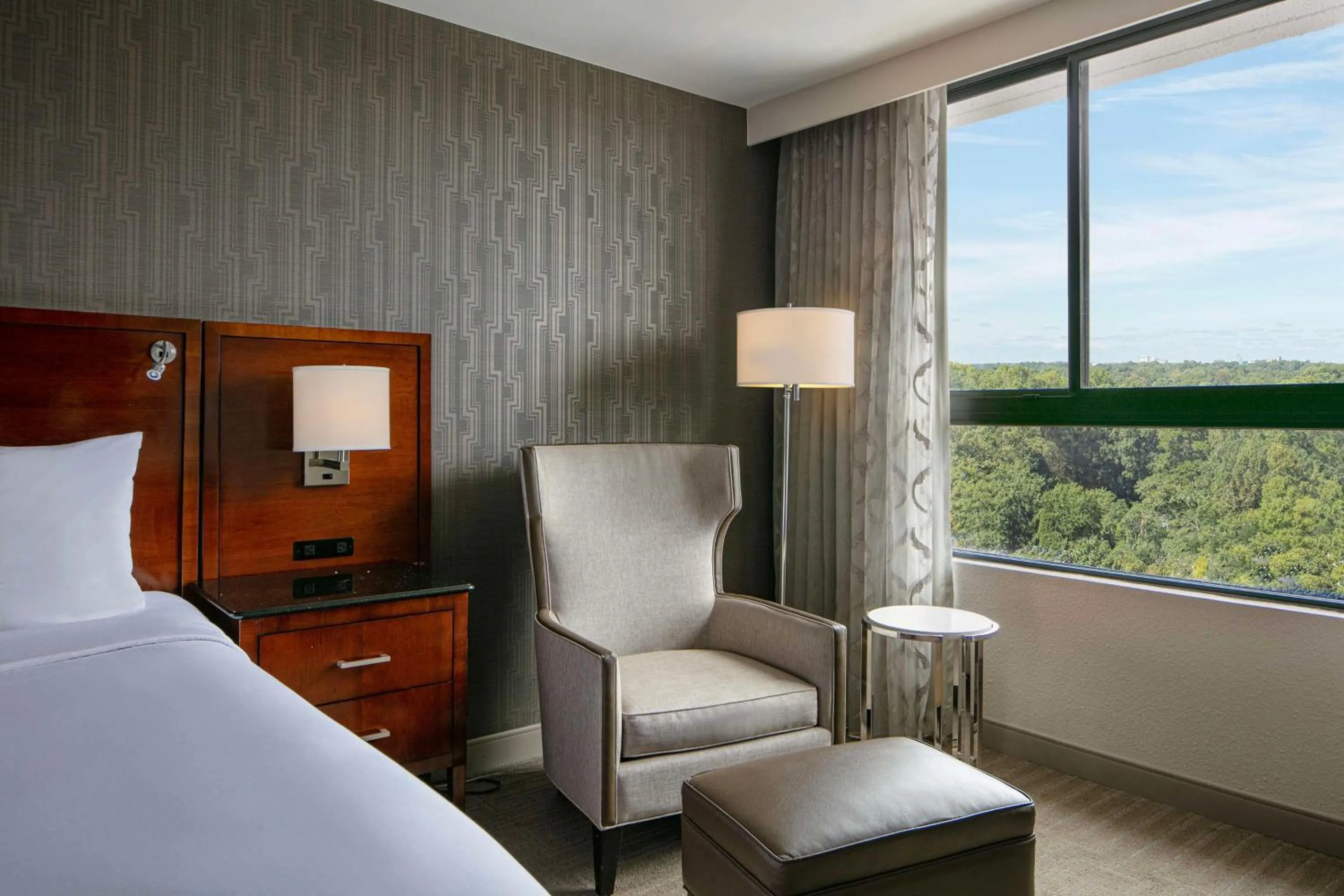 Bedroom, Bed in Sonesta Charlotte Lower South End