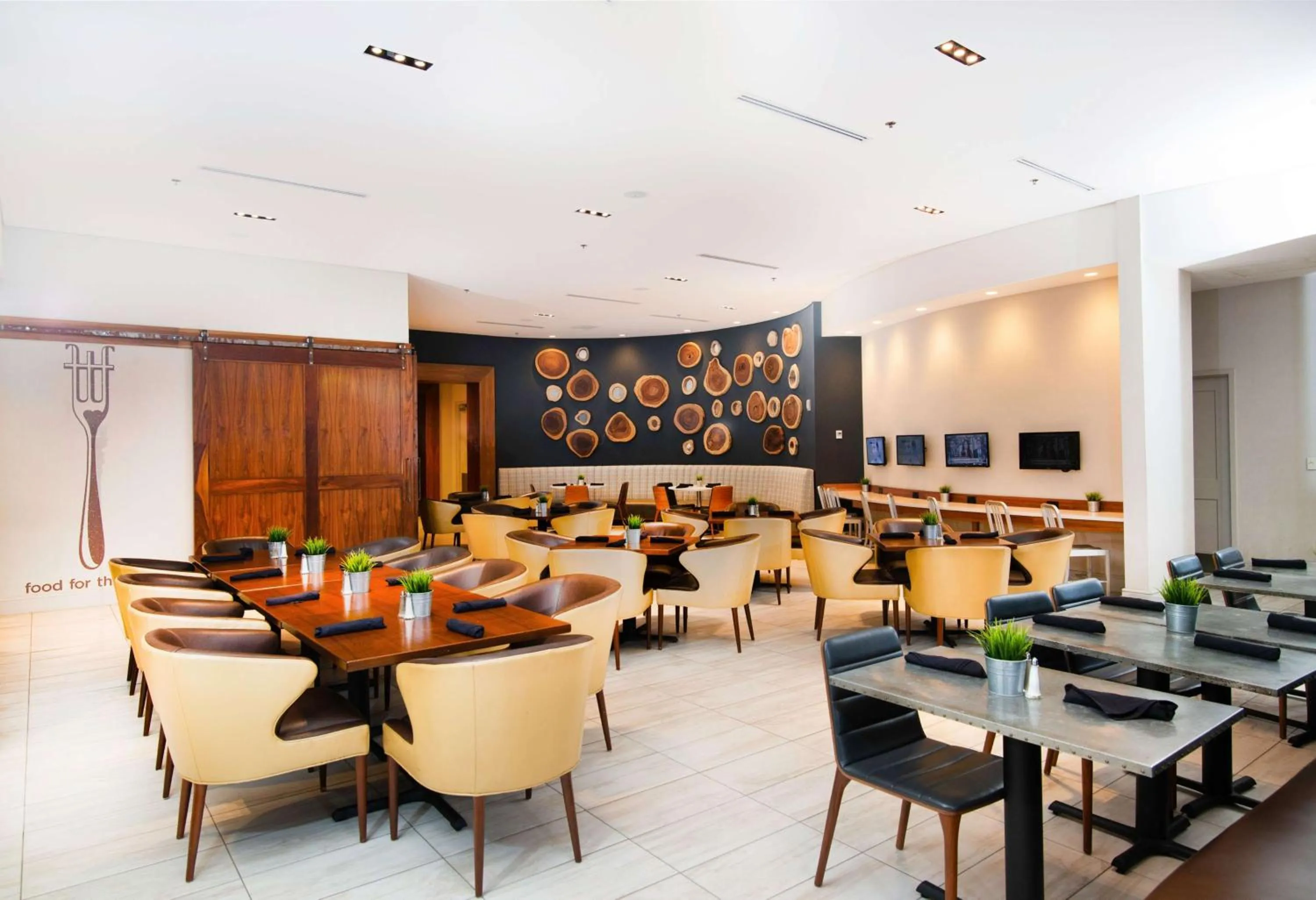 Restaurant/places to eat in Sonesta Charlotte Lower South End