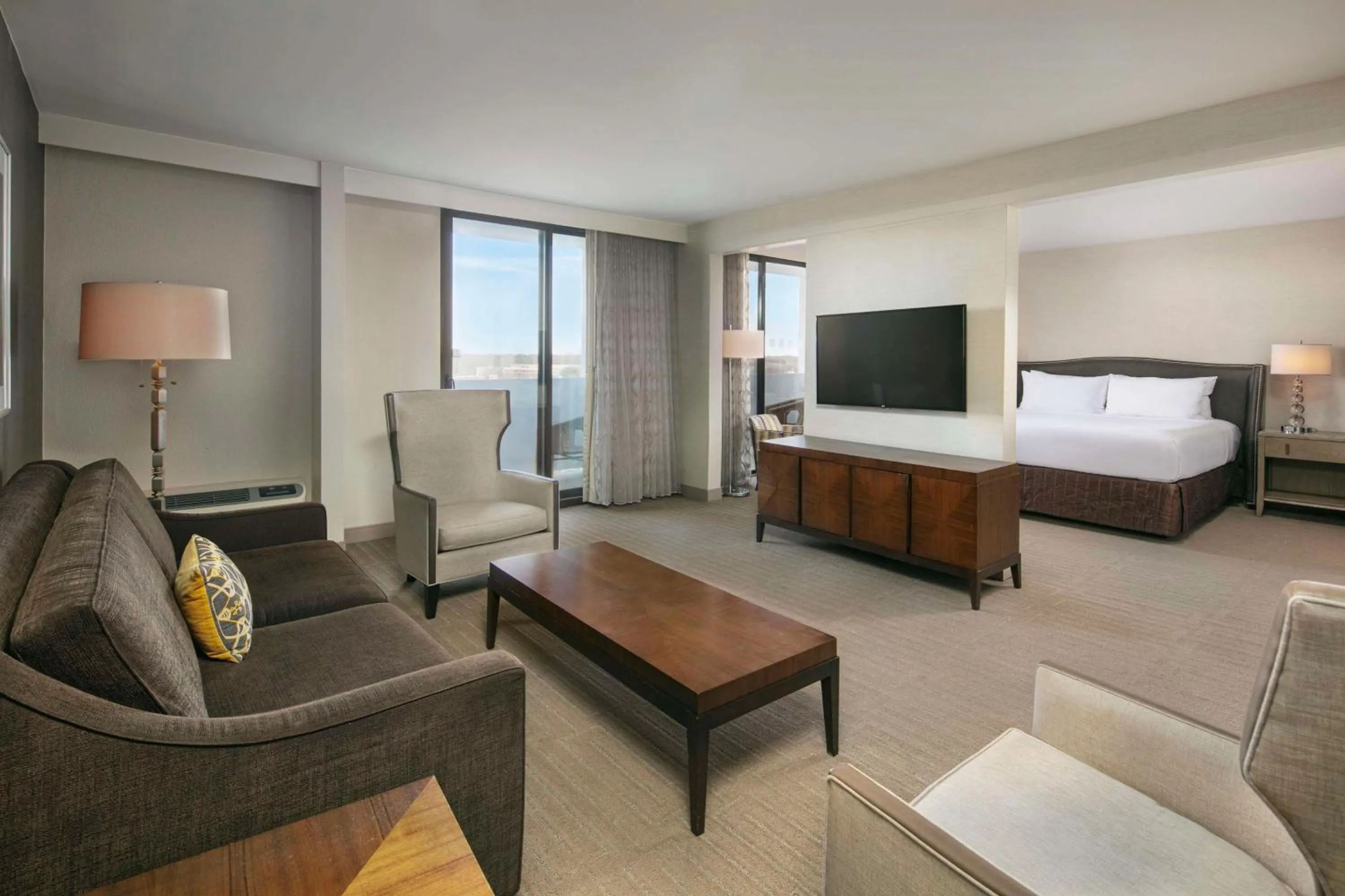 Photo of the whole room, Bed in Sonesta Charlotte Lower South End