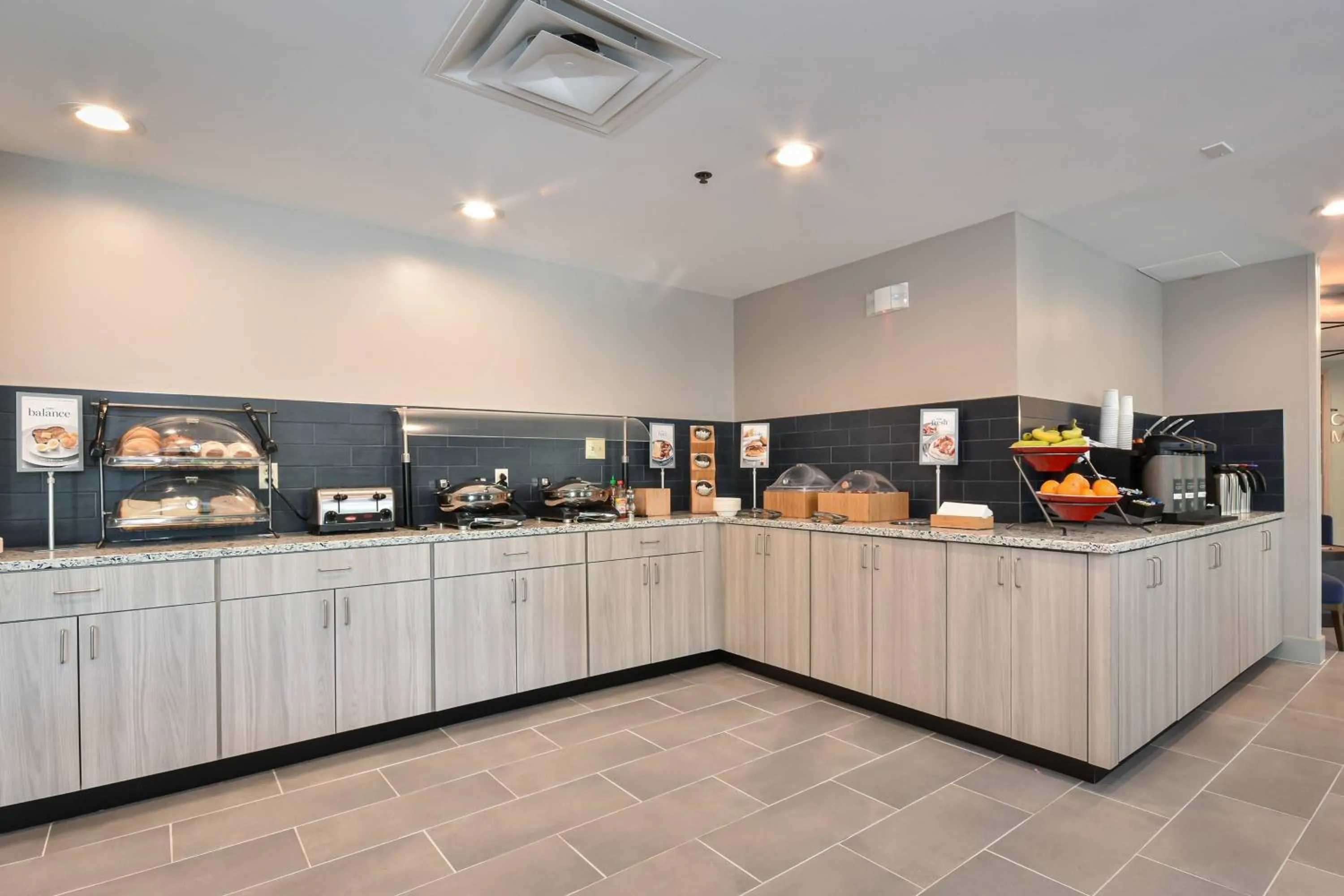 Breakfast in Fairfield Inn & Suites Charlotte Arrowood