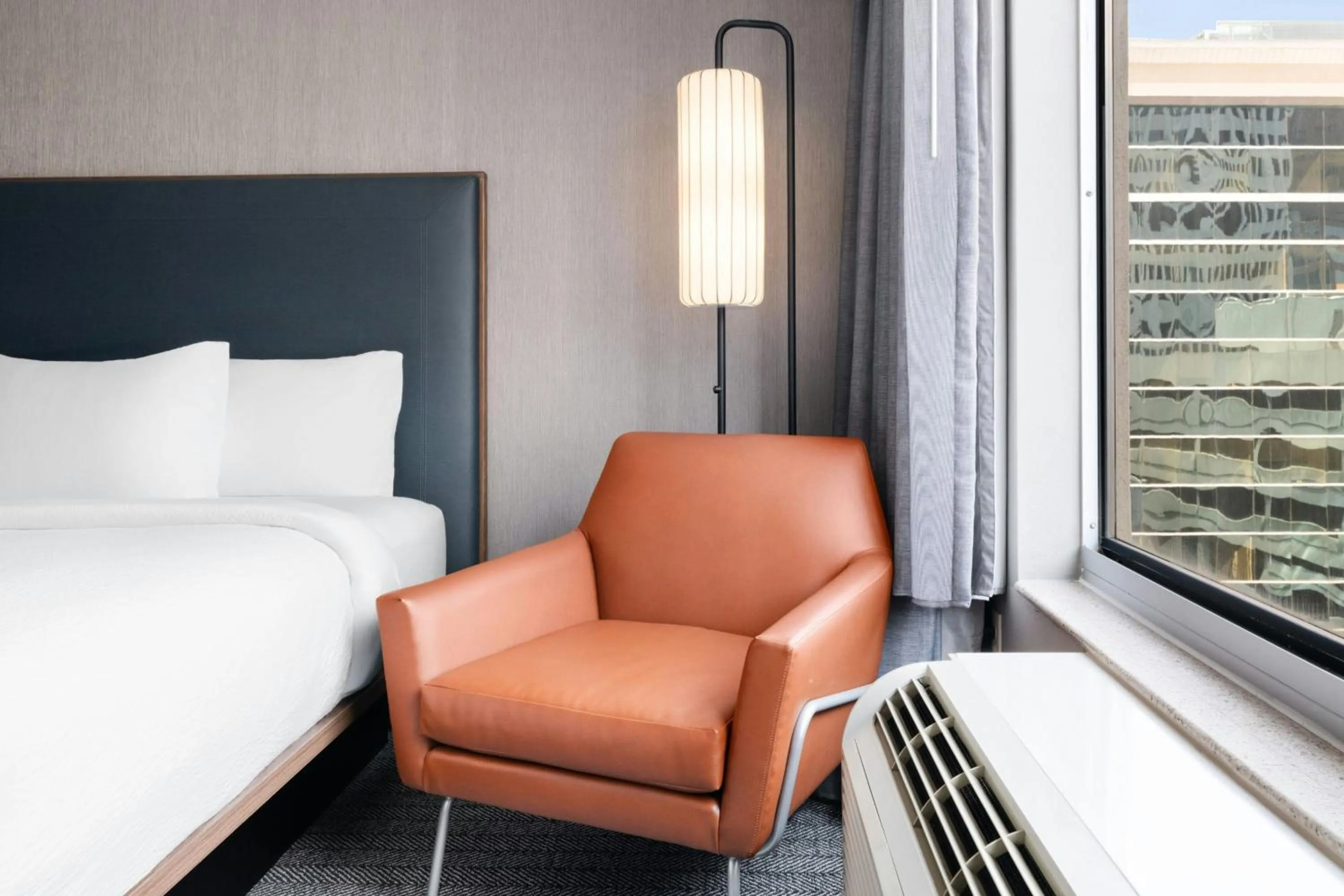 Photo of the whole room, Bed in Courtyard Charlotte City Center