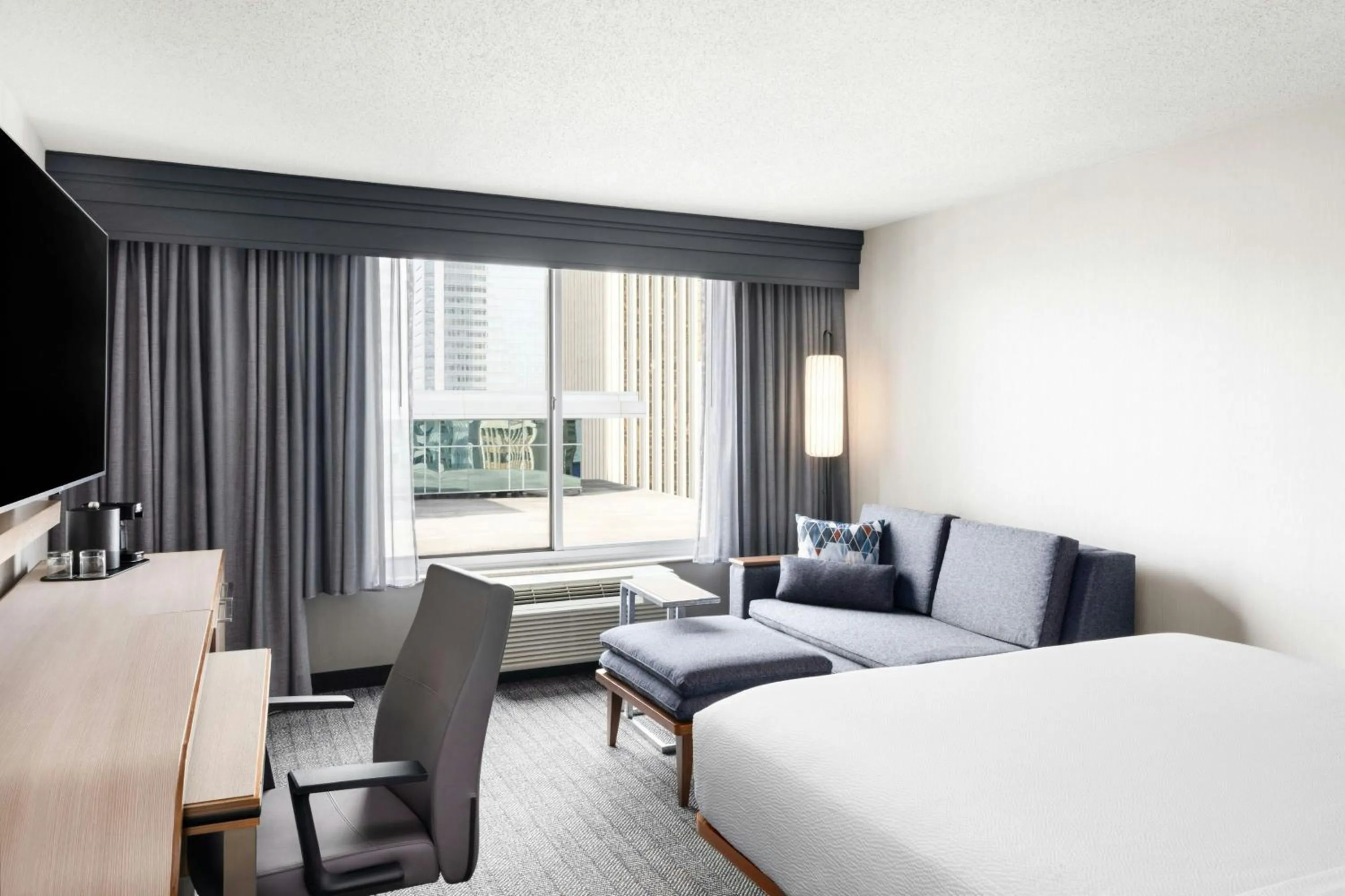 Photo of the whole room, Bed in Courtyard Charlotte City Center