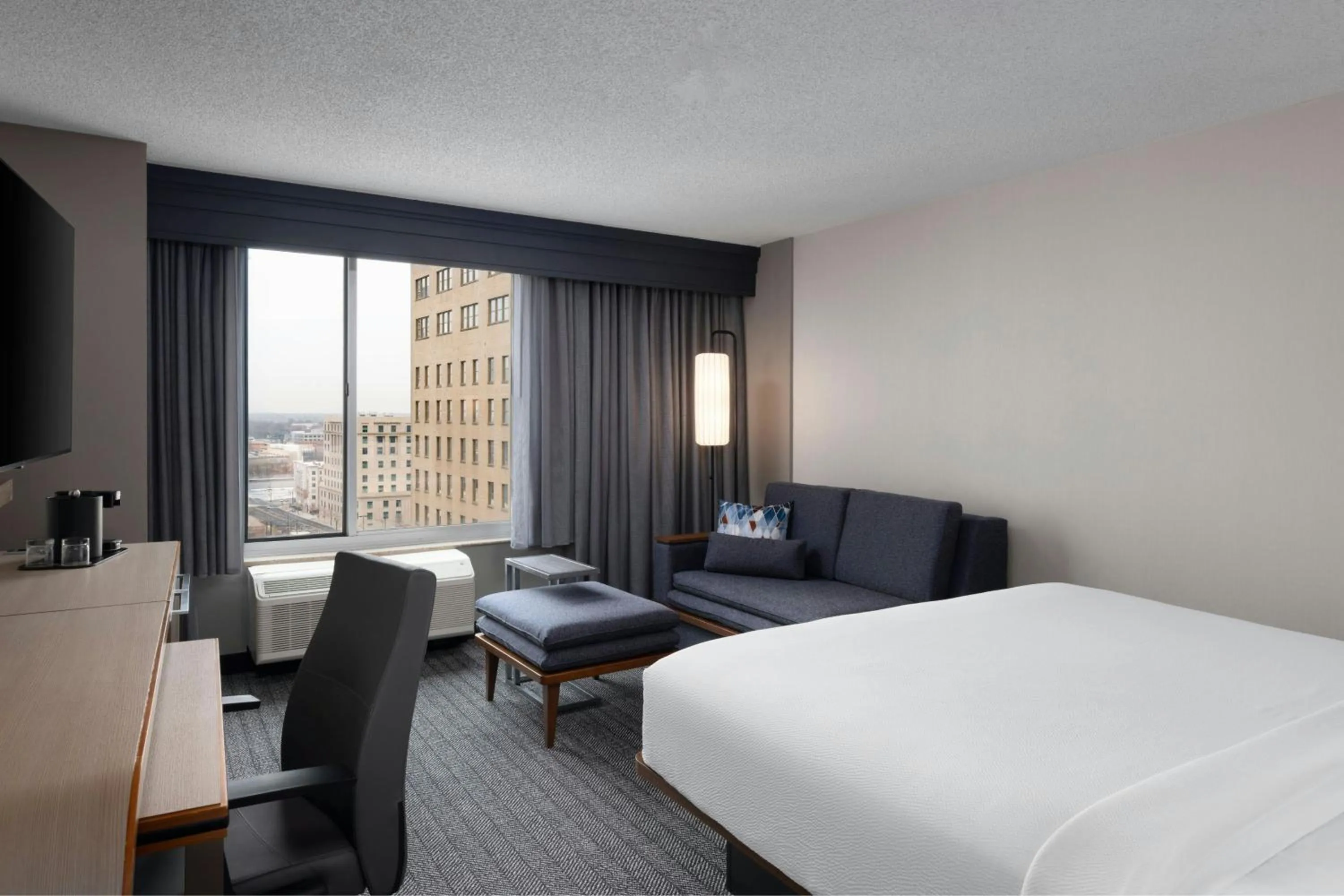 Bedroom, Bed in Courtyard Charlotte City Center