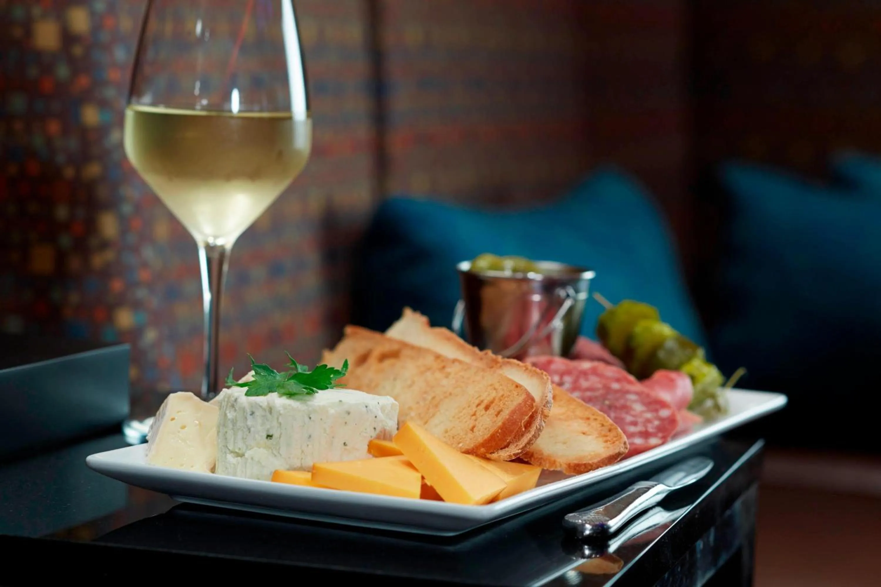 Restaurant/places to eat in Columbus Airport Marriott