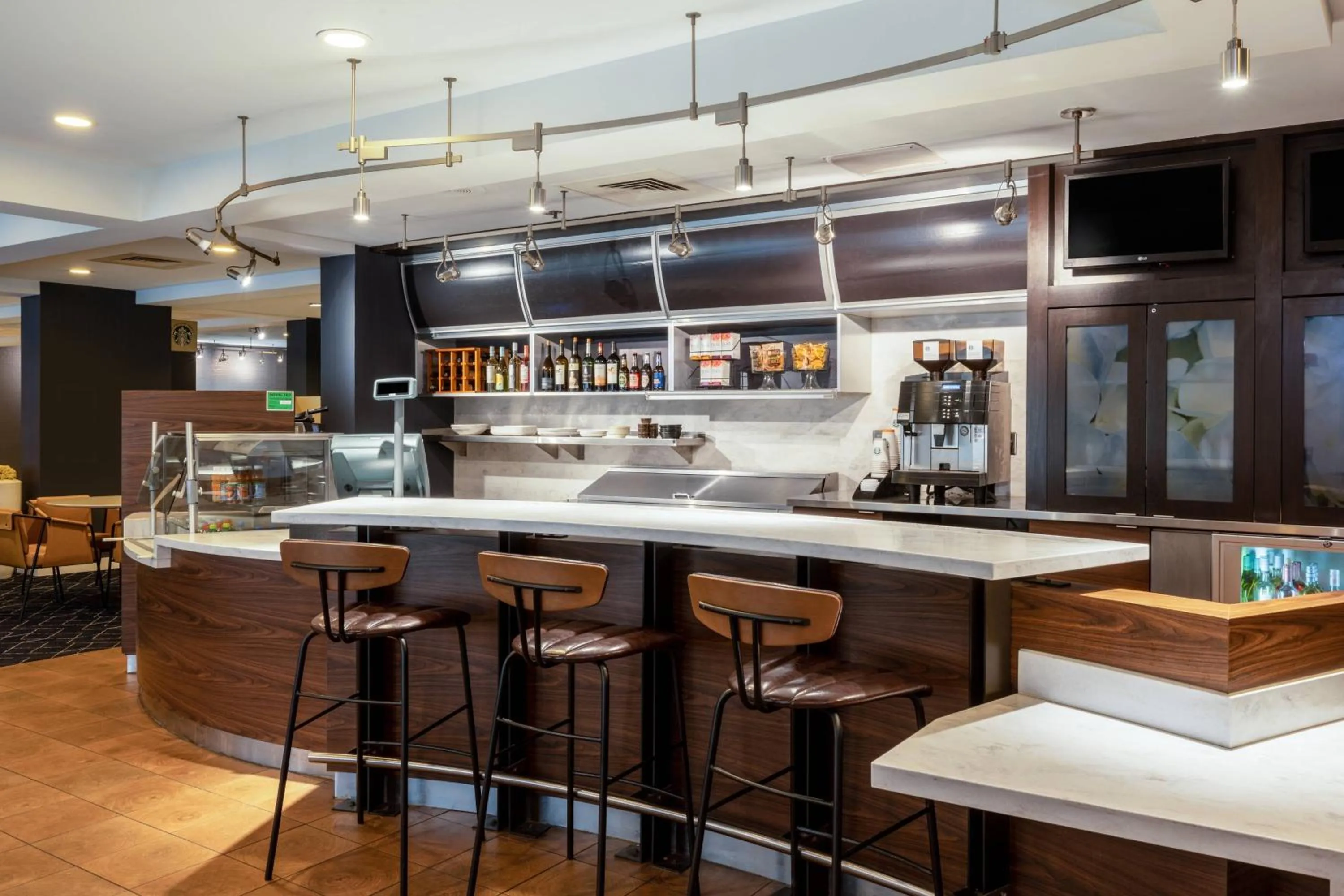 Restaurant/places to eat in Courtyard Columbus Airport