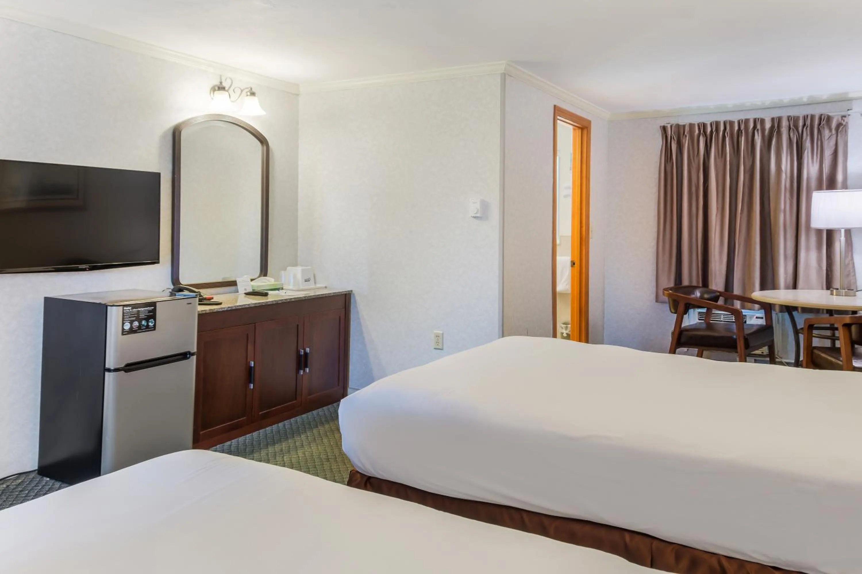 Bed in Americas Best Value Inn Hyannis