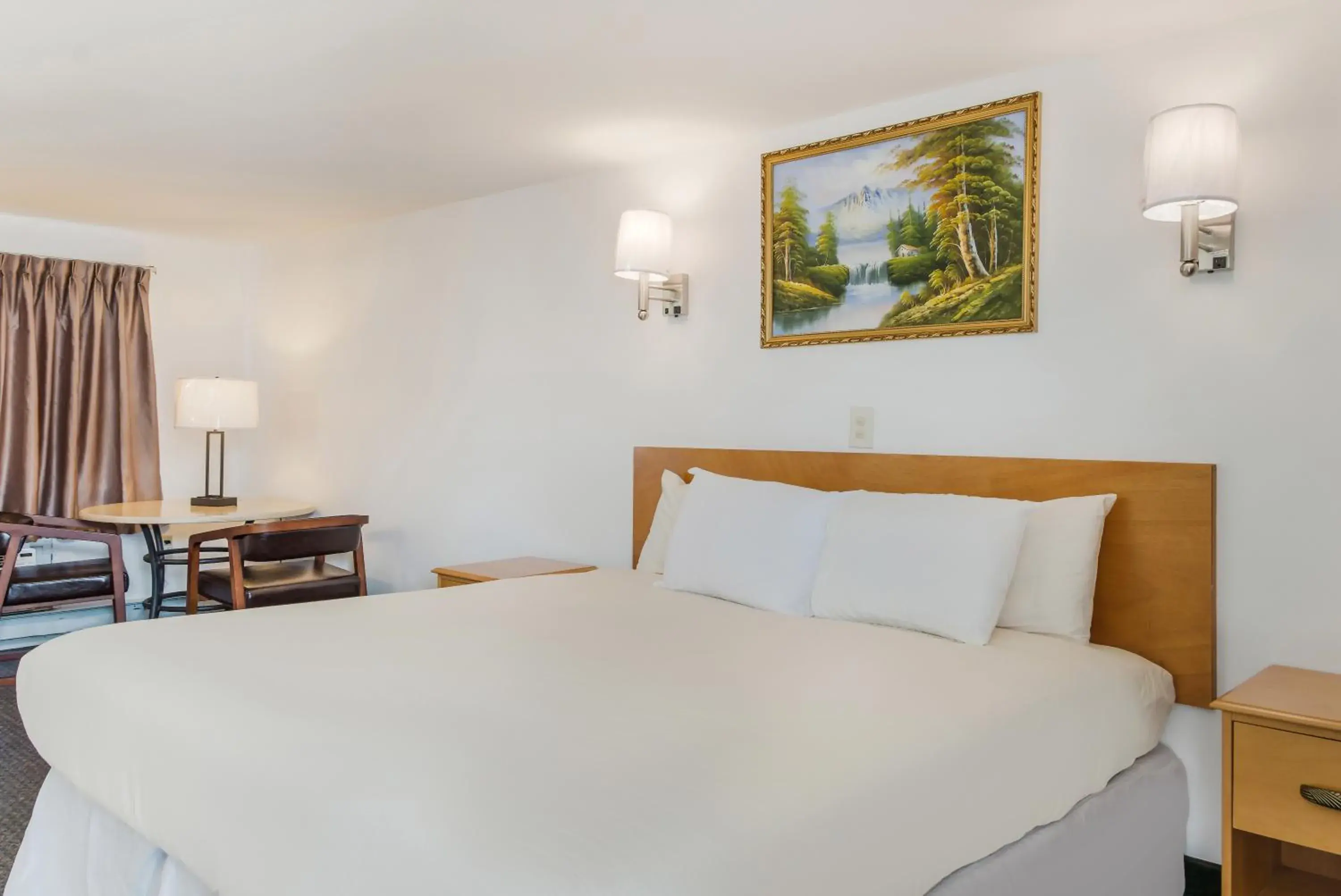 King Room in Americas Best Value Inn Hyannis King Room in Americas Best Value Inn Hyannis