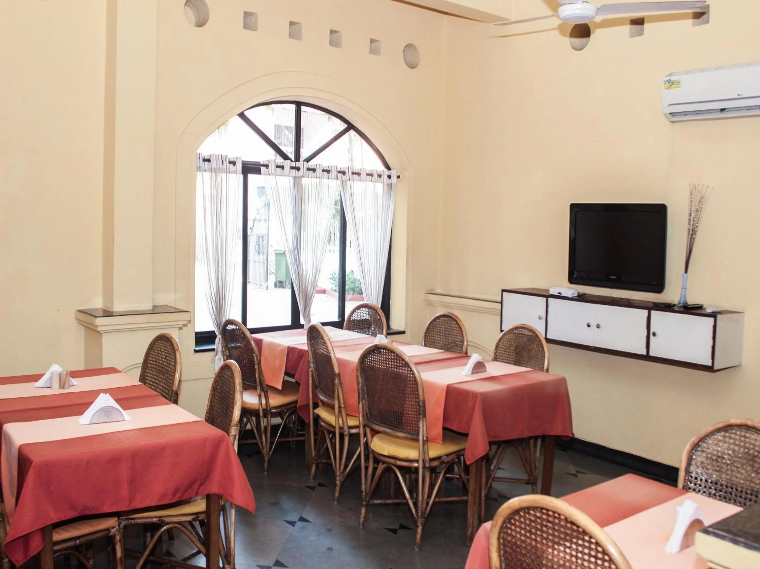 Restaurant/places to eat in The Horizon