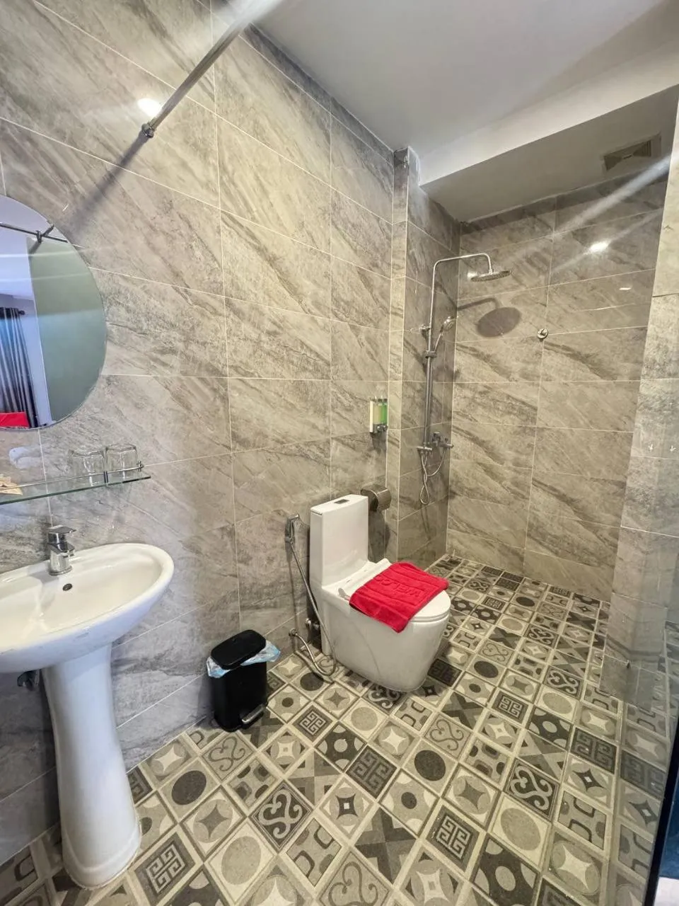 Shower in Ostro Hotel