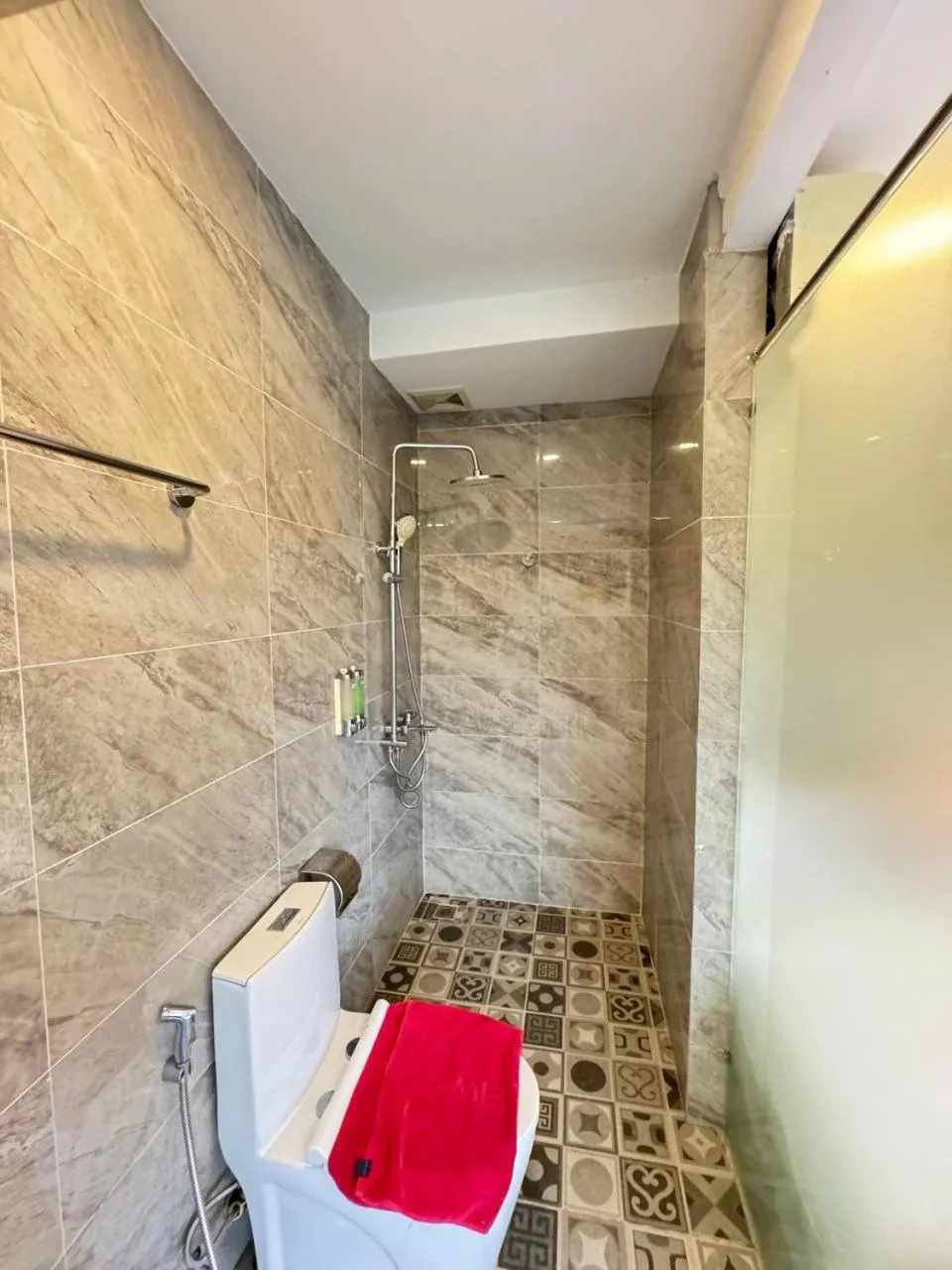 Shower in Ostro Hotel