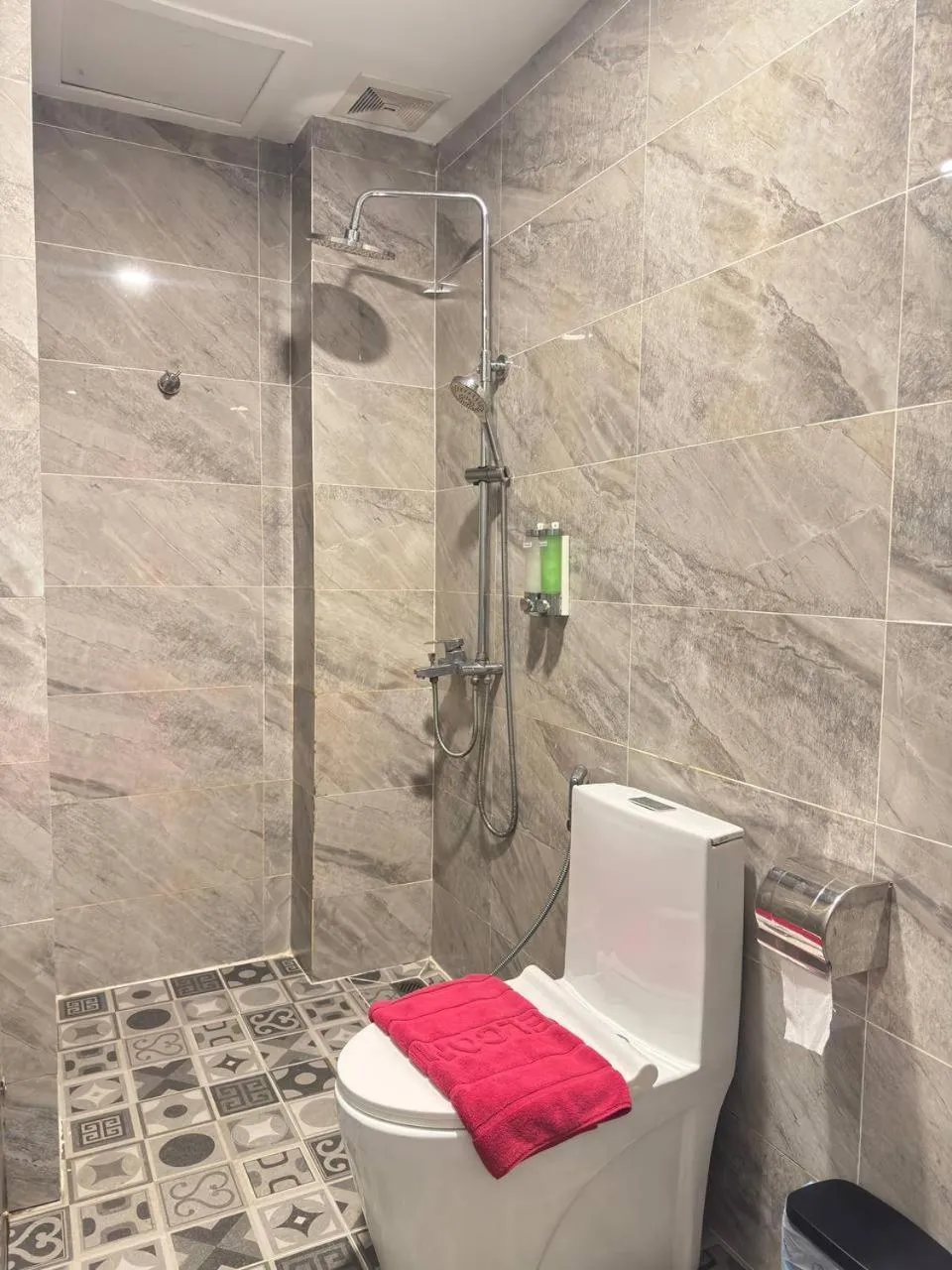 Shower in Ostro Hotel