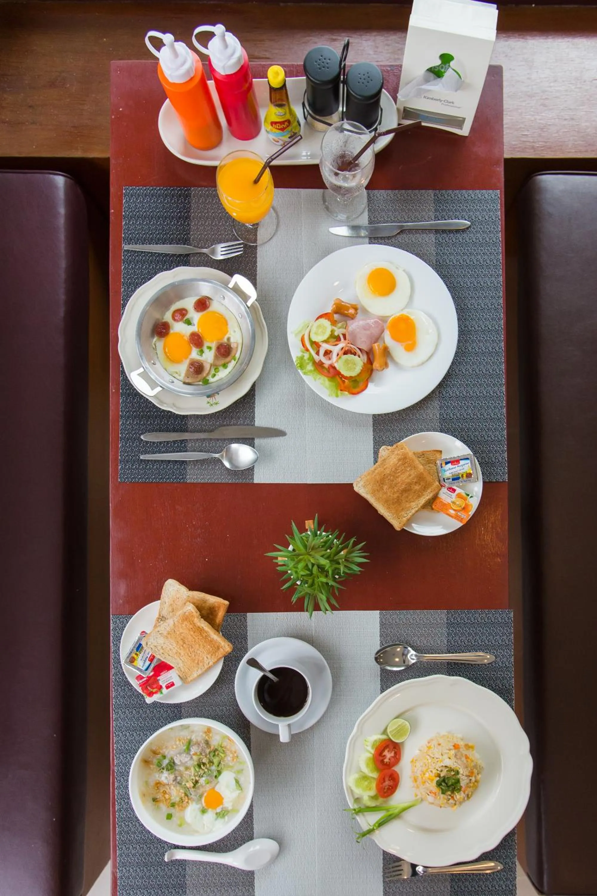 Restaurant/places to eat in At the Train Chiang Mai Hotel