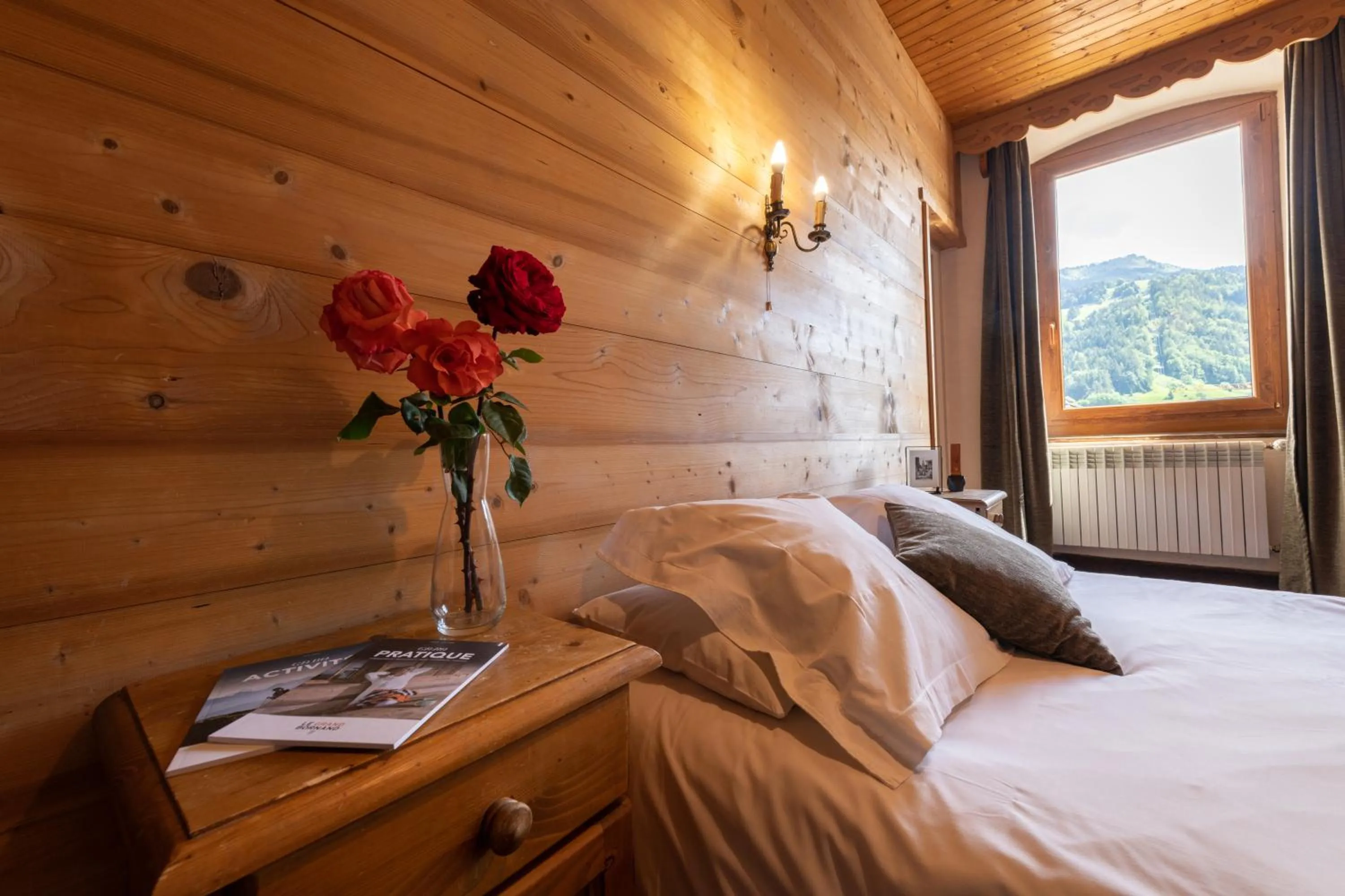 Decorative detail, Bed in Hotel la Pointe Percee