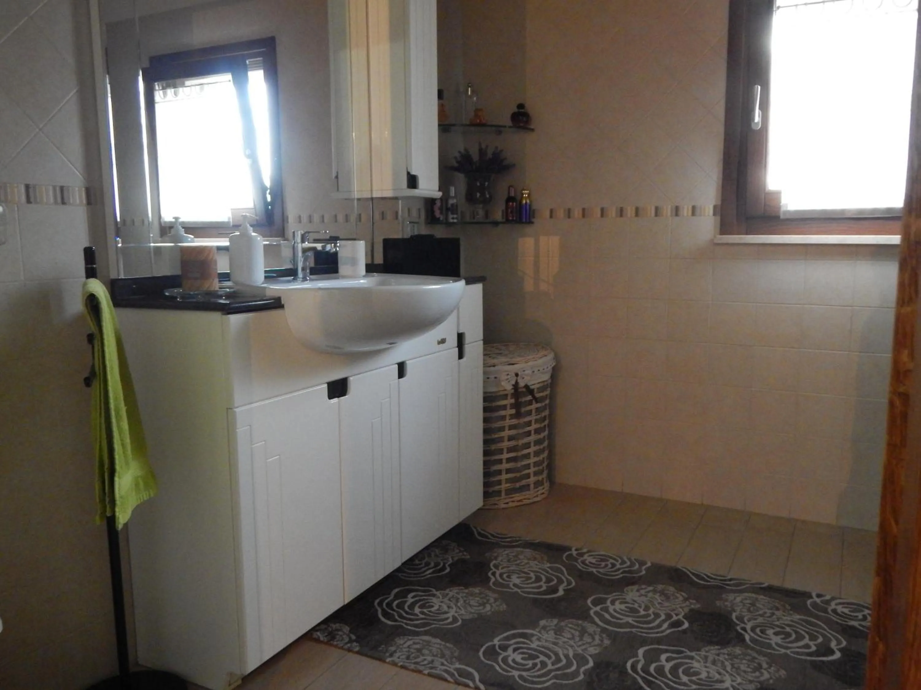 Shower in B & B LE TRE B