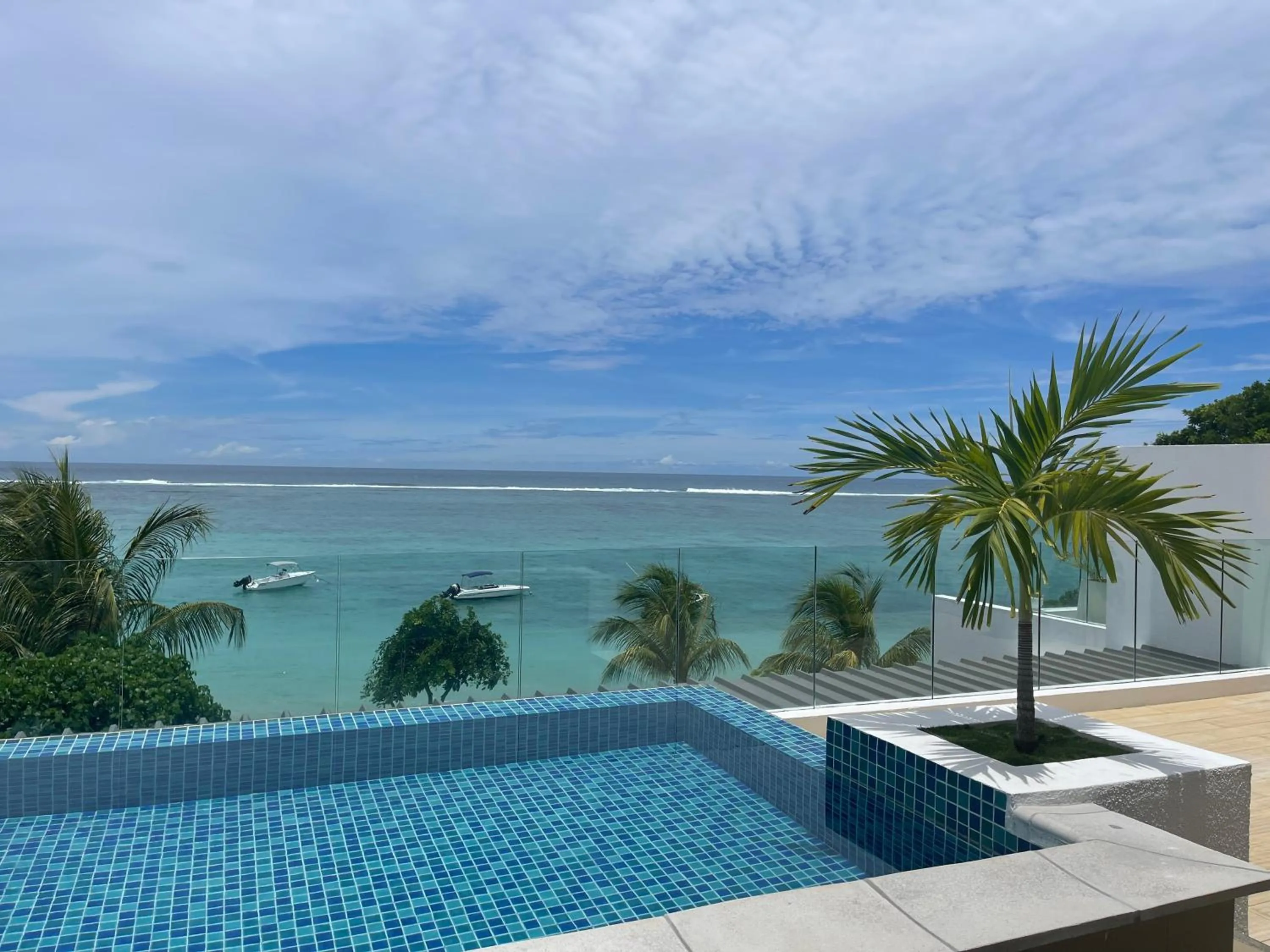Cap Ouest Beachfront Luxury Penthouse & Apartment