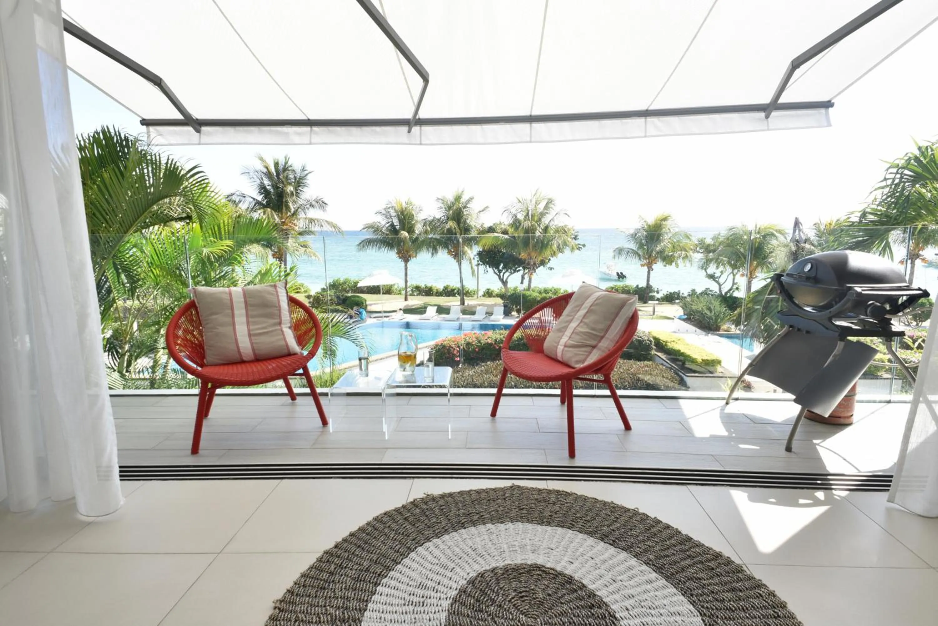 Cap Ouest Beachfront Luxury Penthouse & Apartment