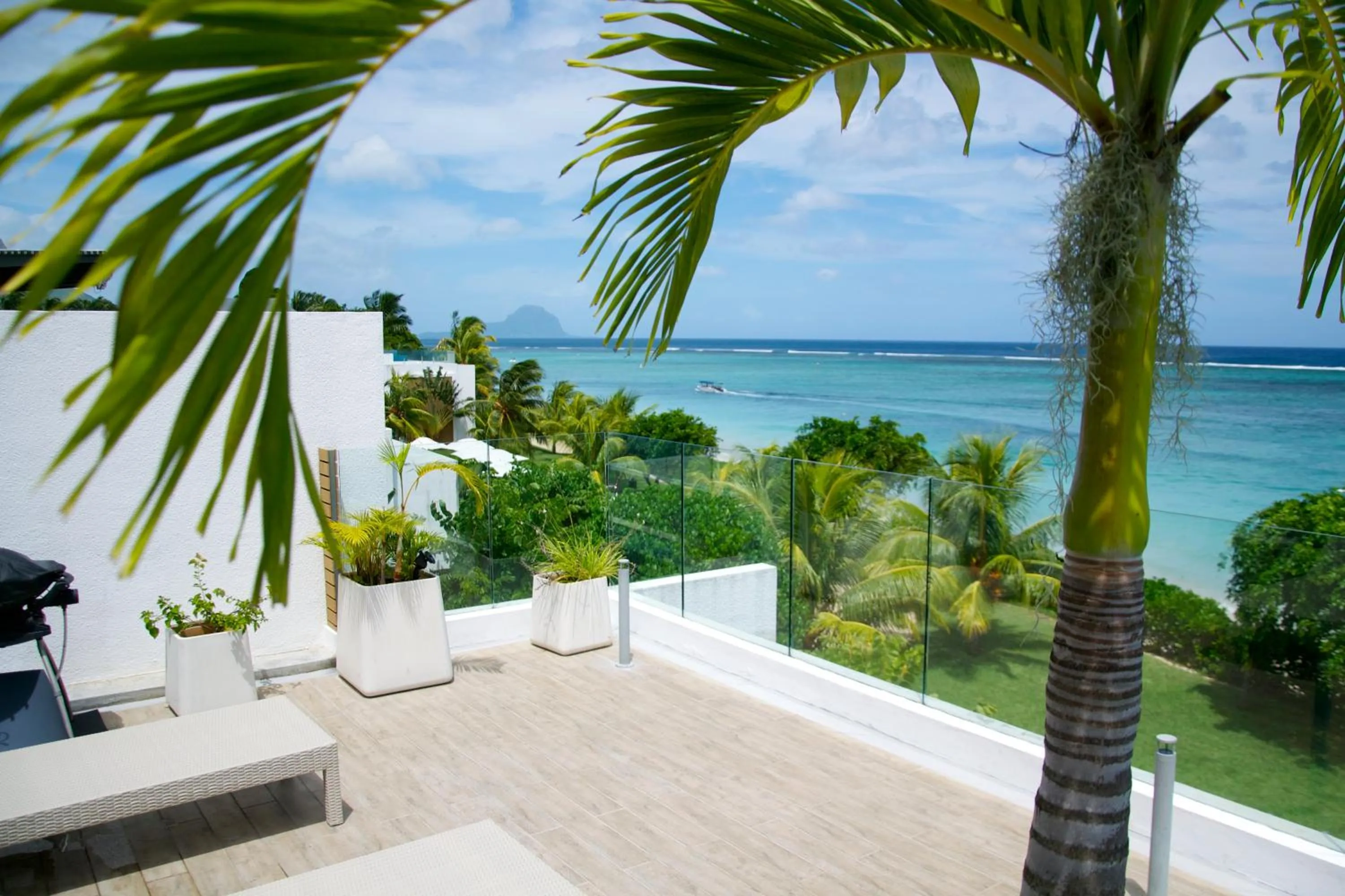 Cap Ouest Beachfront Luxury Penthouse & Apartment