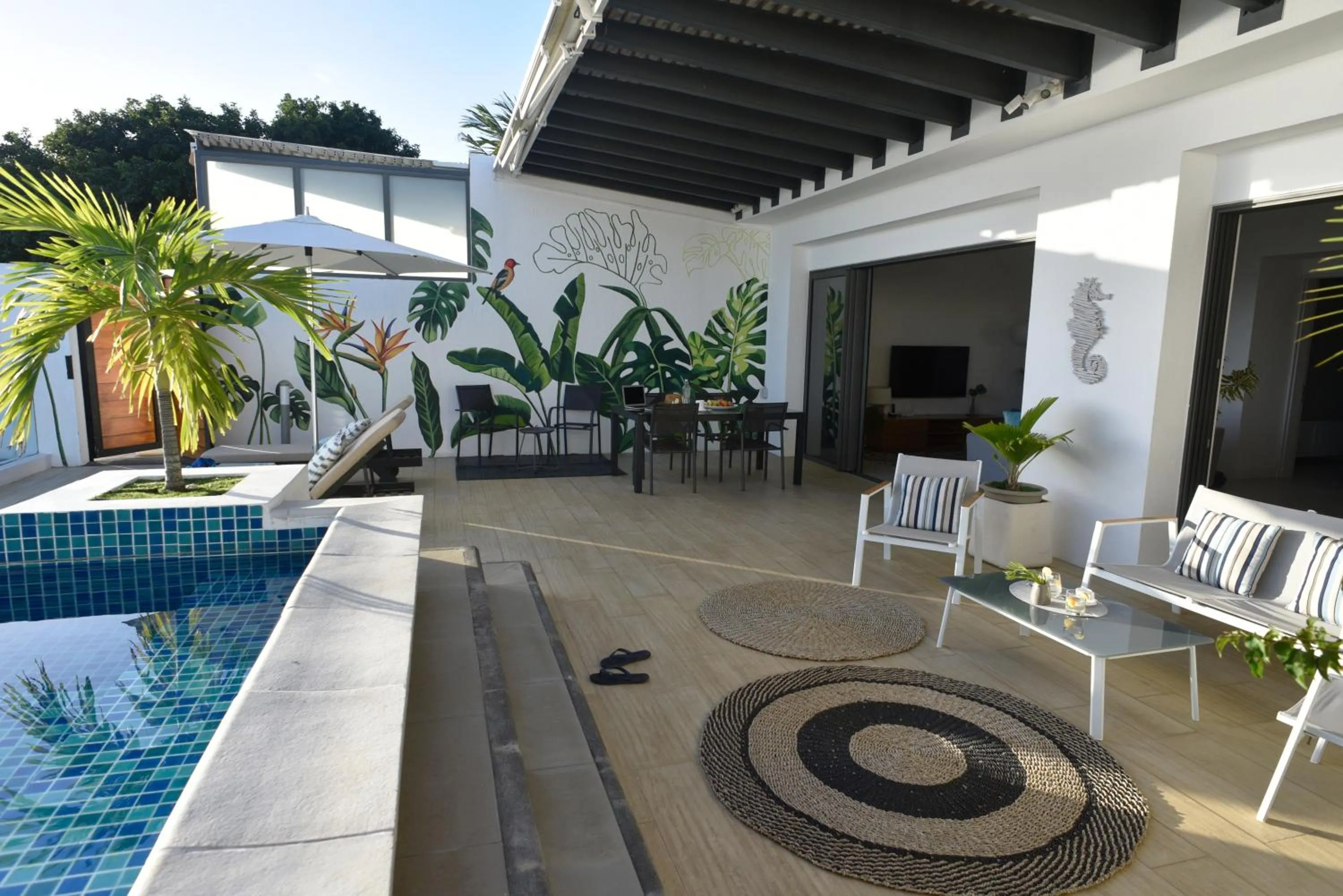 Cap Ouest Beachfront Luxury Penthouse & Apartment