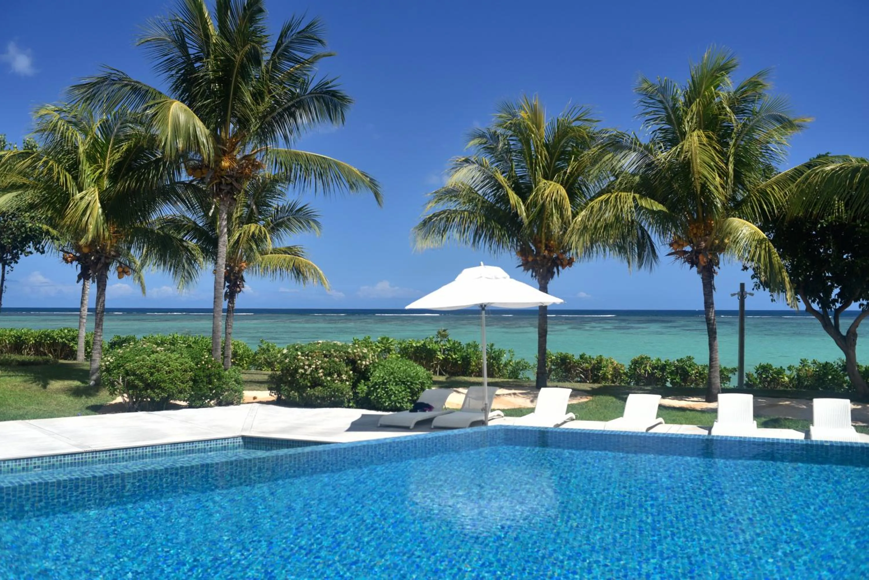 Cap Ouest Beachfront Luxury Penthouse & Apartment