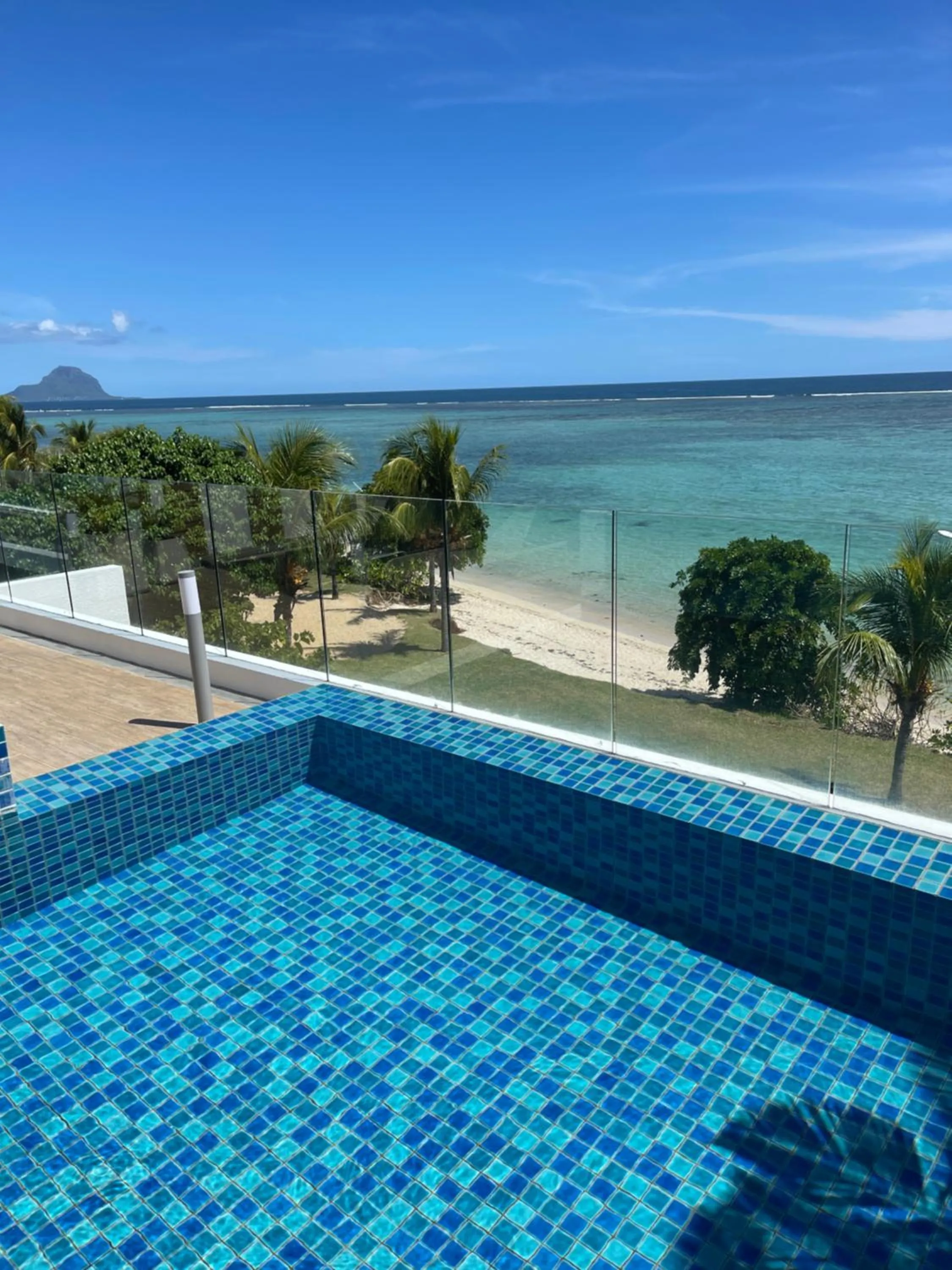 Cap Ouest Beachfront Luxury Penthouse & Apartment