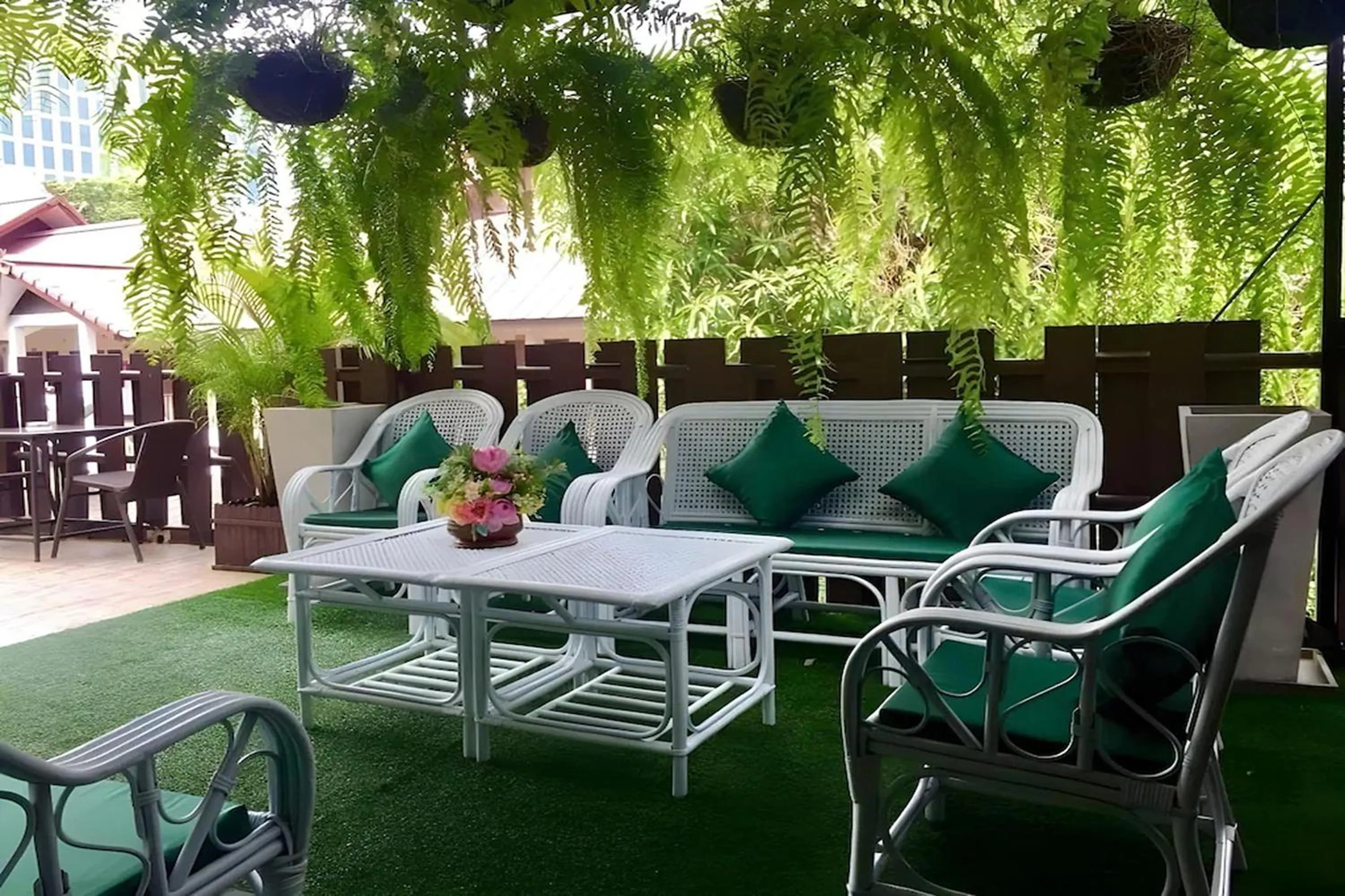 Seating area in CM Night Bazaar Boutique Hotel - โรงแรม ซี เอ็ม ไนท์บาซาร์ บูทีค