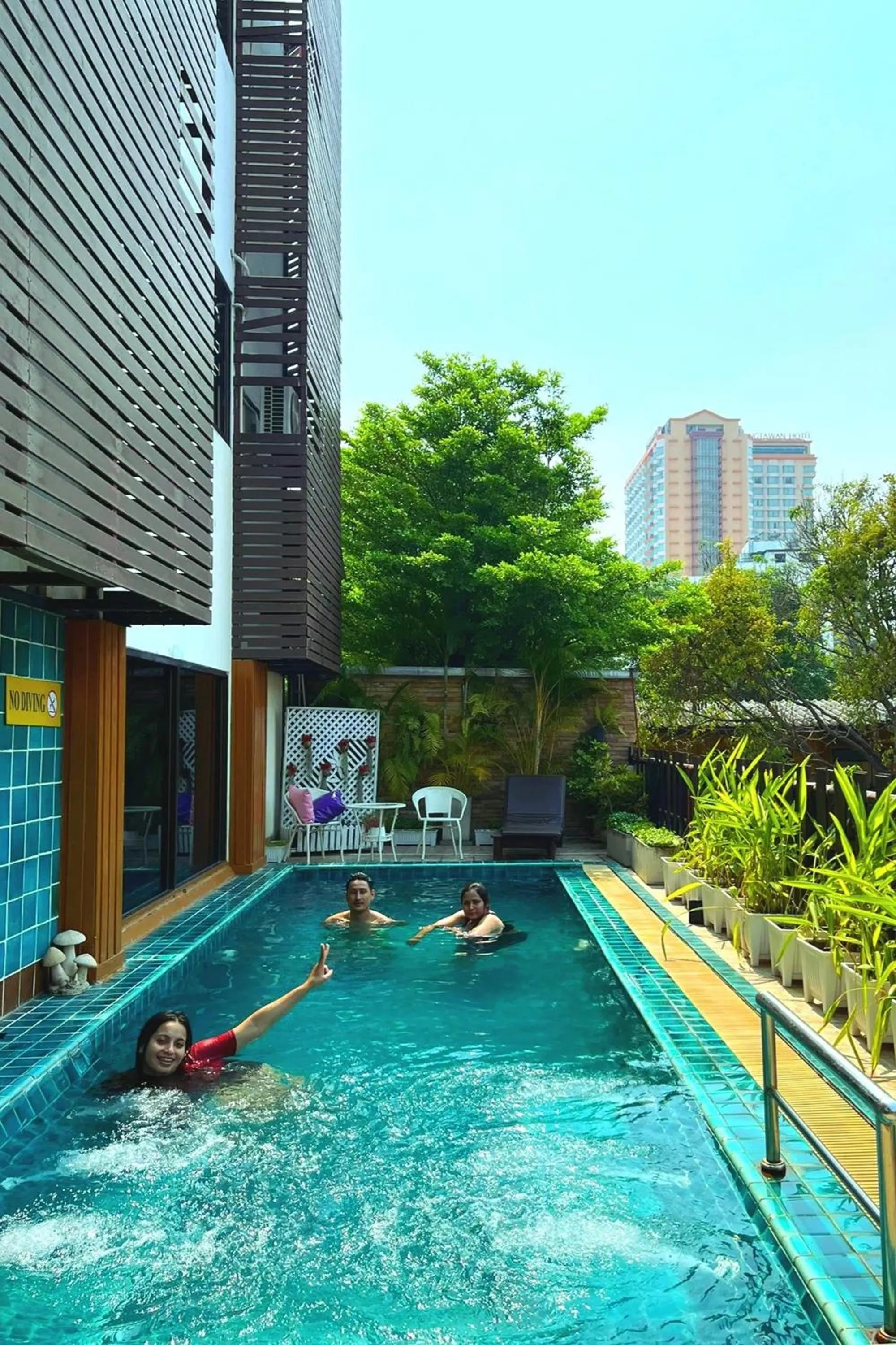Swimming pool in CM Night Bazaar Boutique Hotel - โรงแรม ซี เอ็ม ไนท์บาซาร์ บูทีค