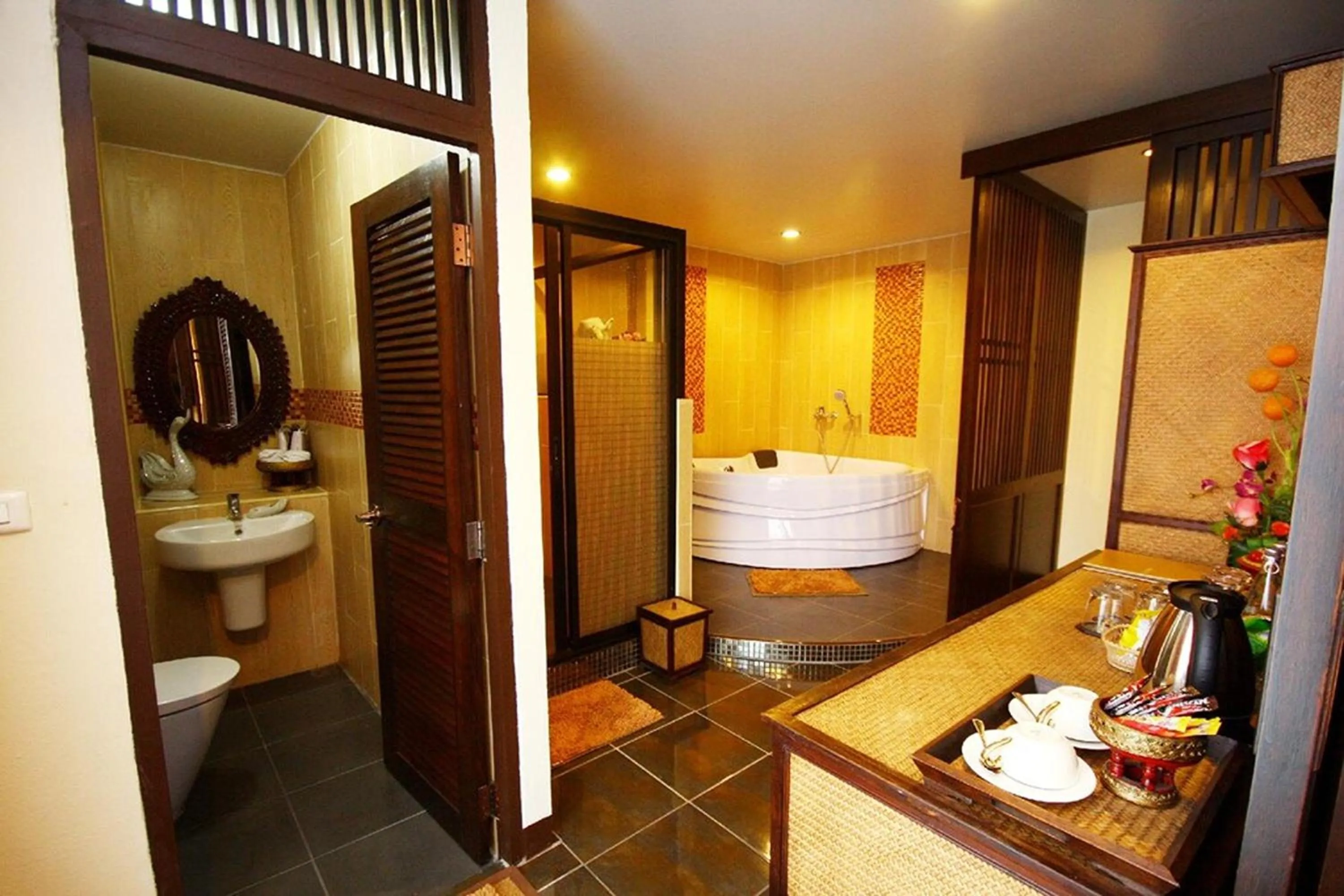 Toilet in CM Night Bazaar Boutique Hotel - โรงแรม ซี เอ็ม ไนท์บาซาร์ บูทีค