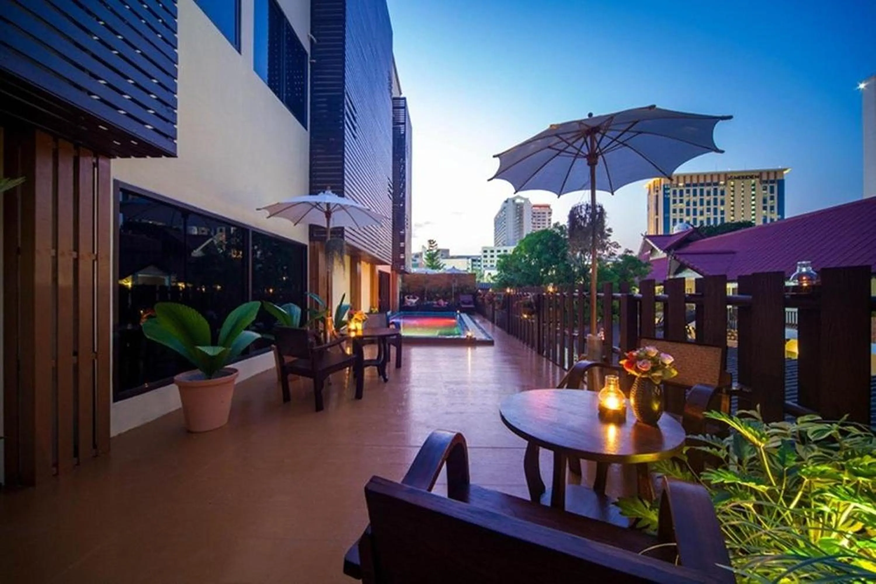 Property building in CM Night Bazaar Boutique Hotel - โรงแรม ซี เอ็ม ไนท์บาซาร์ บูทีค