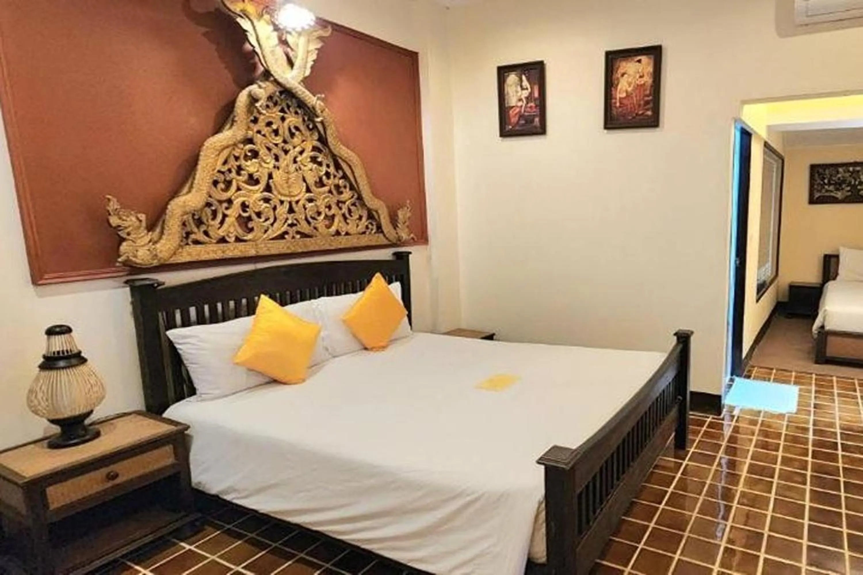 Bed in CM Night Bazaar Boutique Hotel - โรงแรม ซี เอ็ม ไนท์บาซาร์ บูทีค