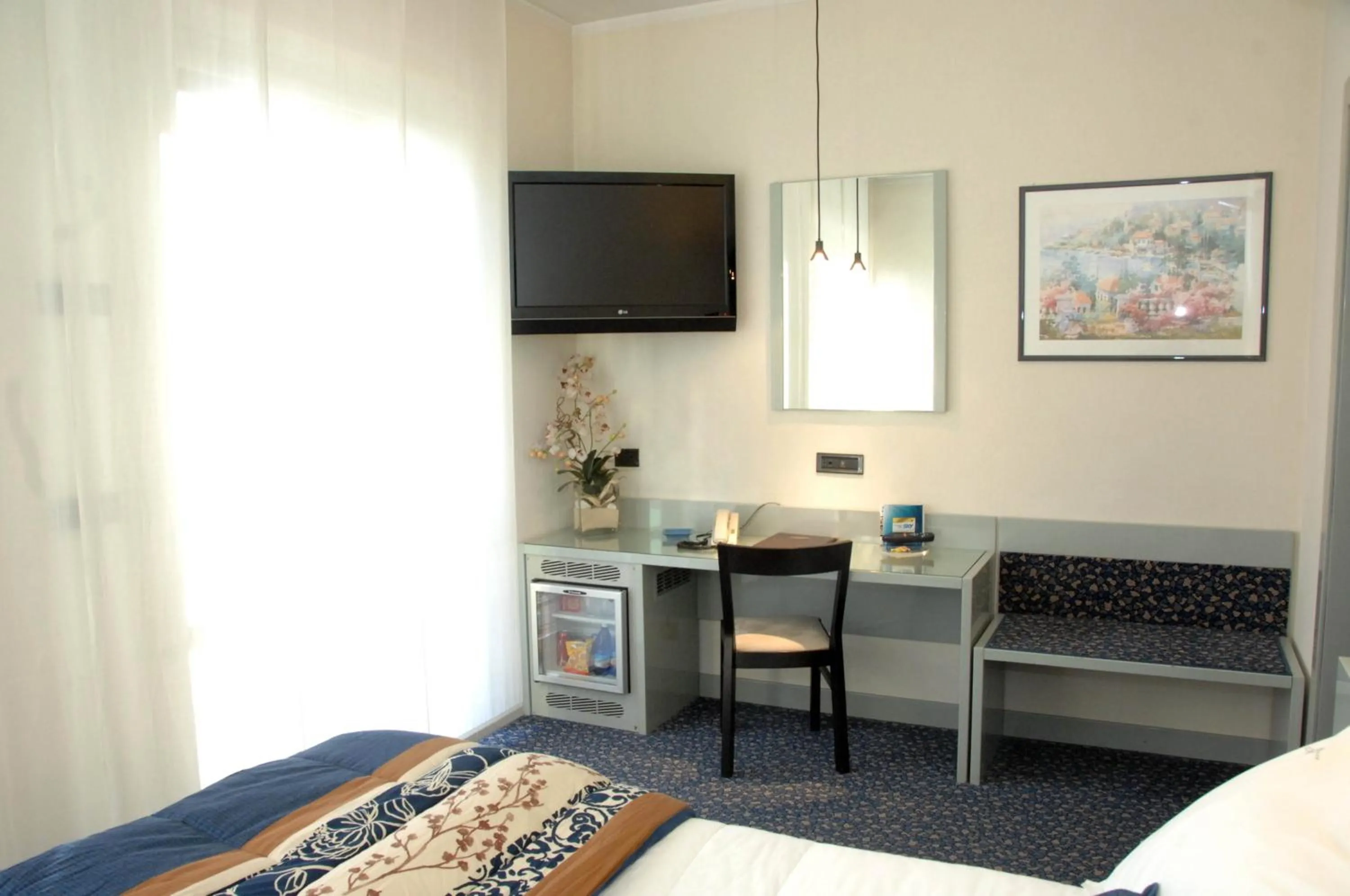 Photo of the whole room, Bed in Hotel Michelangelo