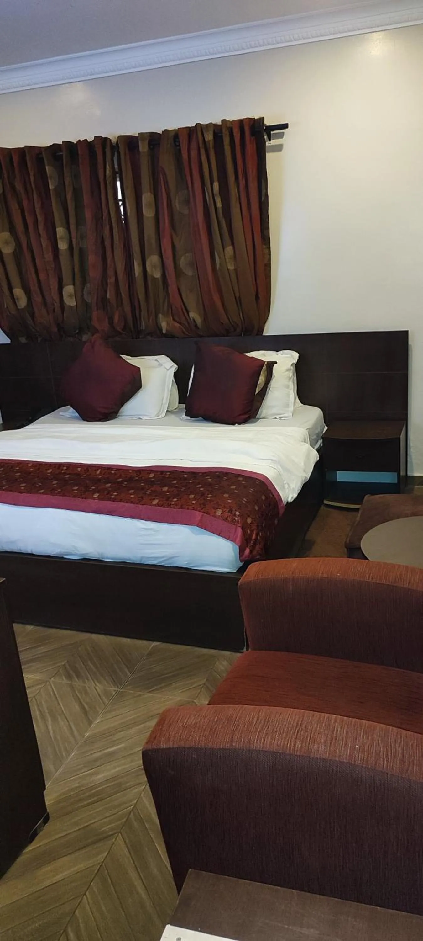 Photo of the whole room, Bed in Grand Inn & Suites