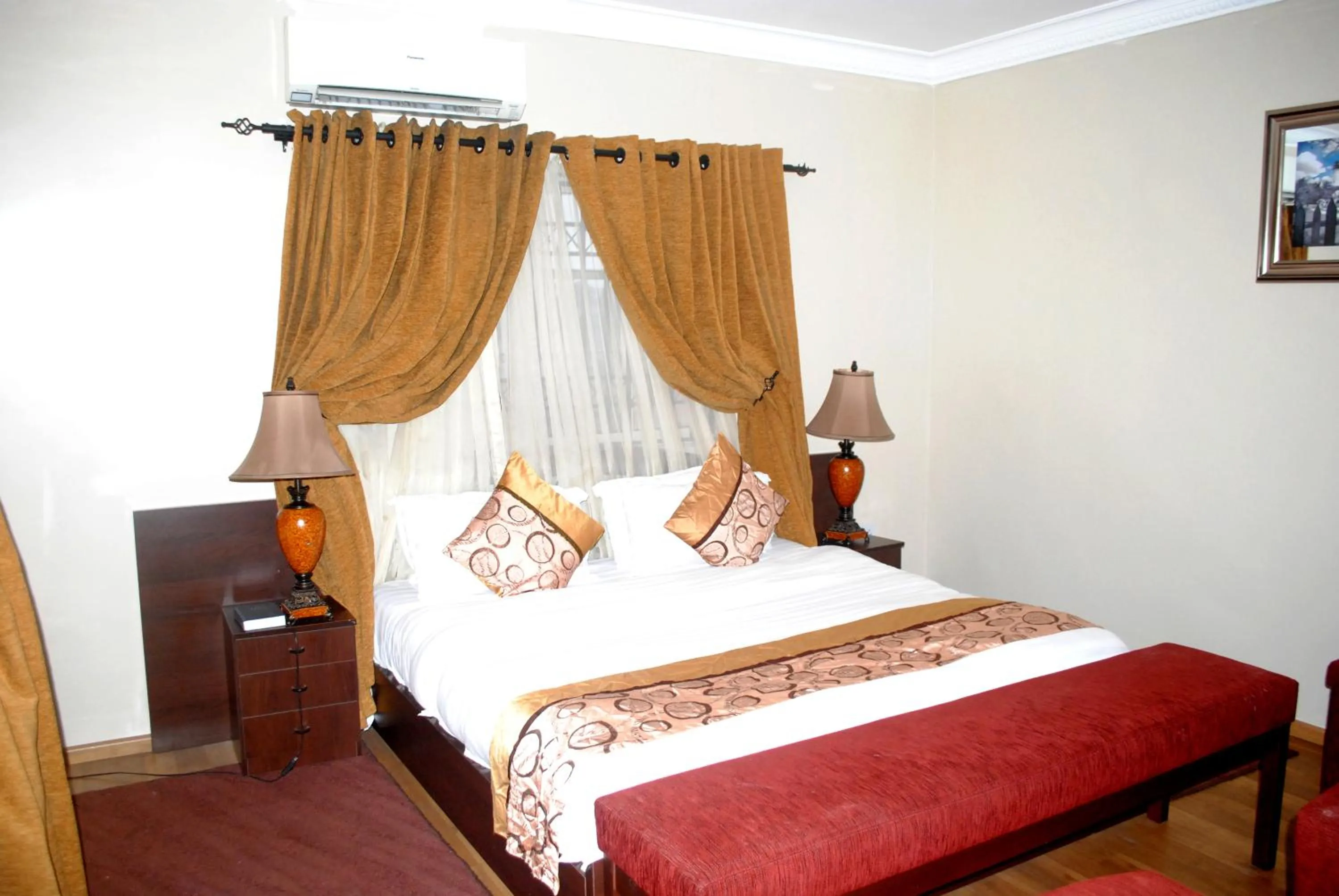 Decorative detail, Bed in Grand Inn & Suites