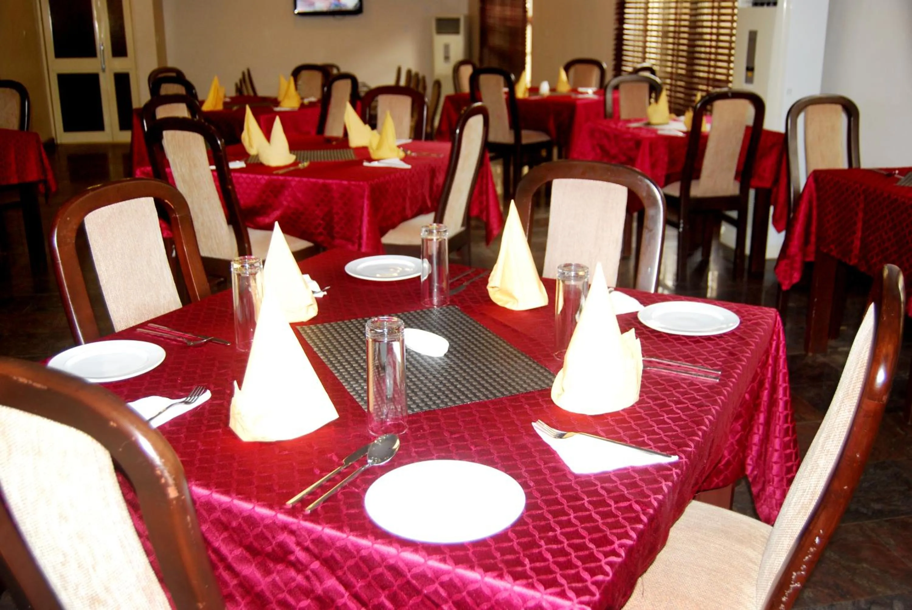 Restaurant/places to eat in Grand Inn & Suites