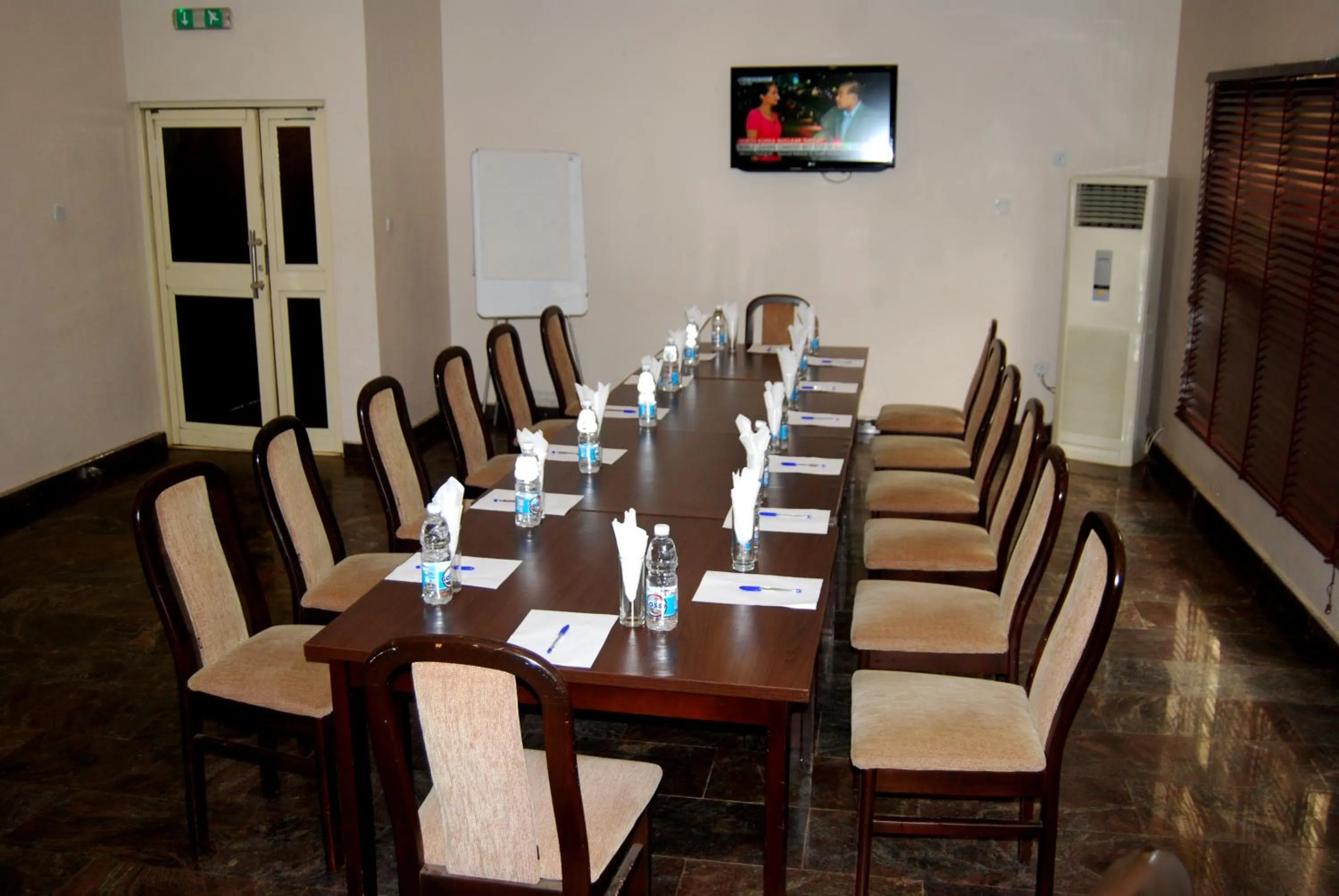 Banquet/Function facilities in Grand Inn & Suites