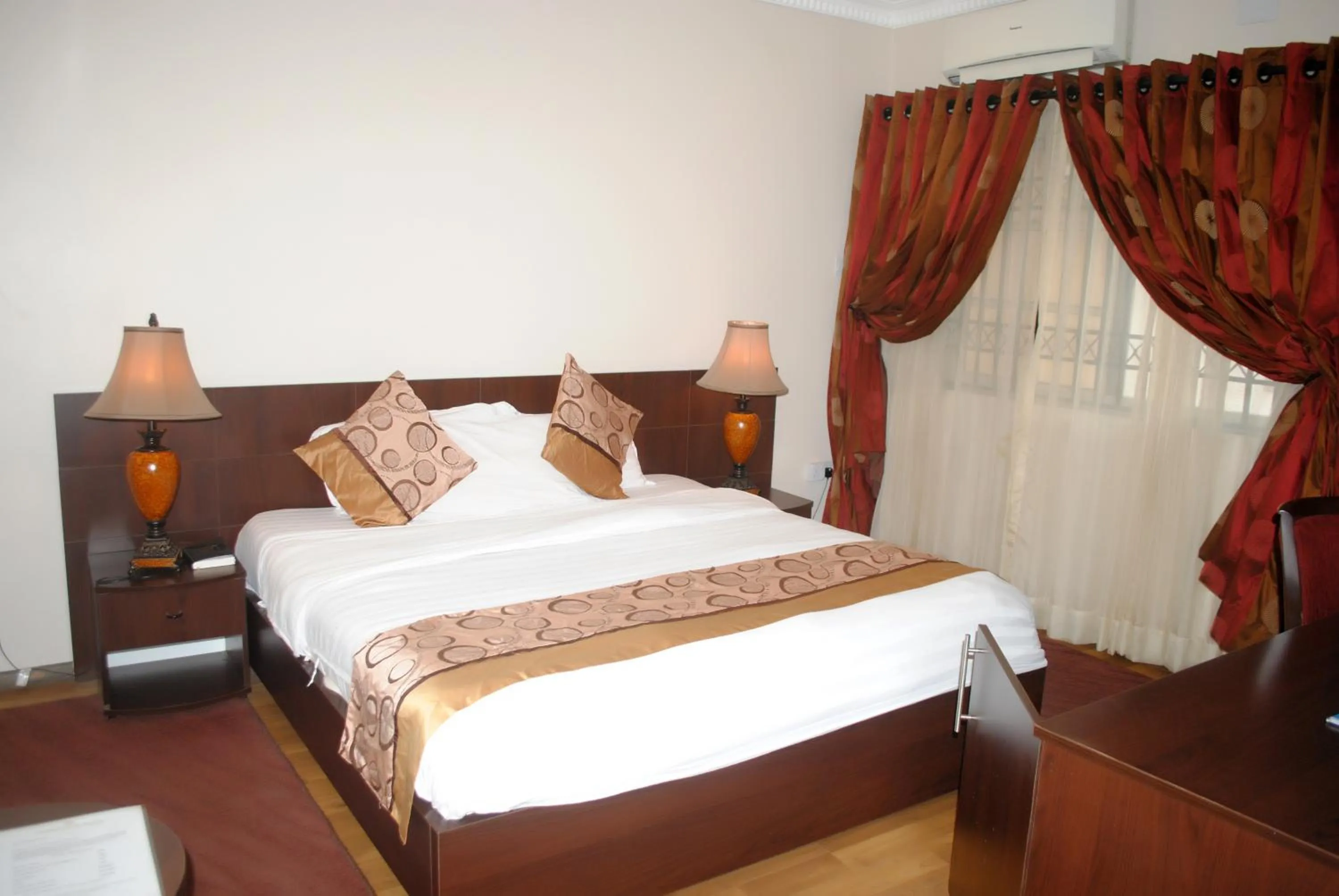 Bedroom, Bed in Grand Inn & Suites