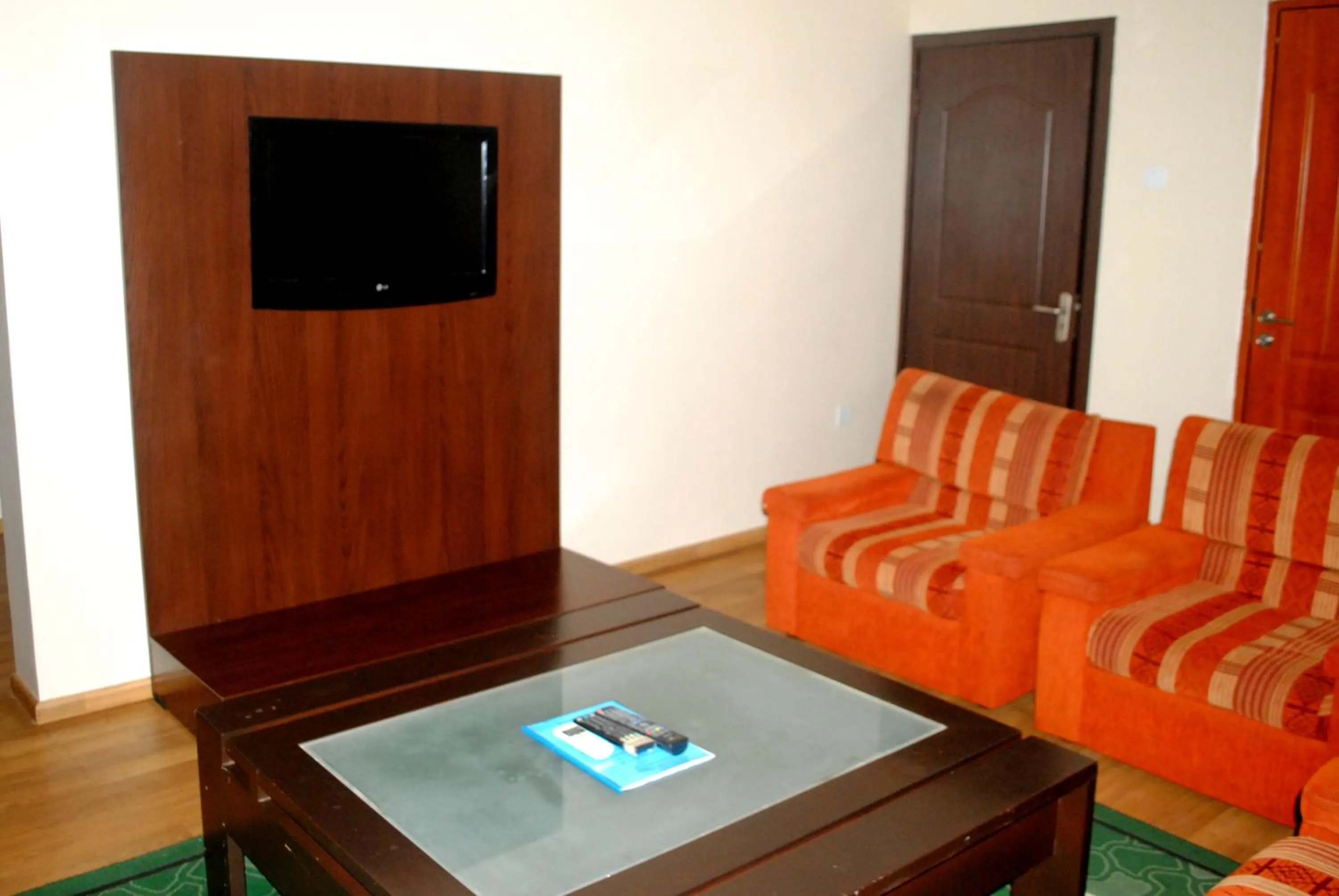 Living room in Grand Inn & Suites