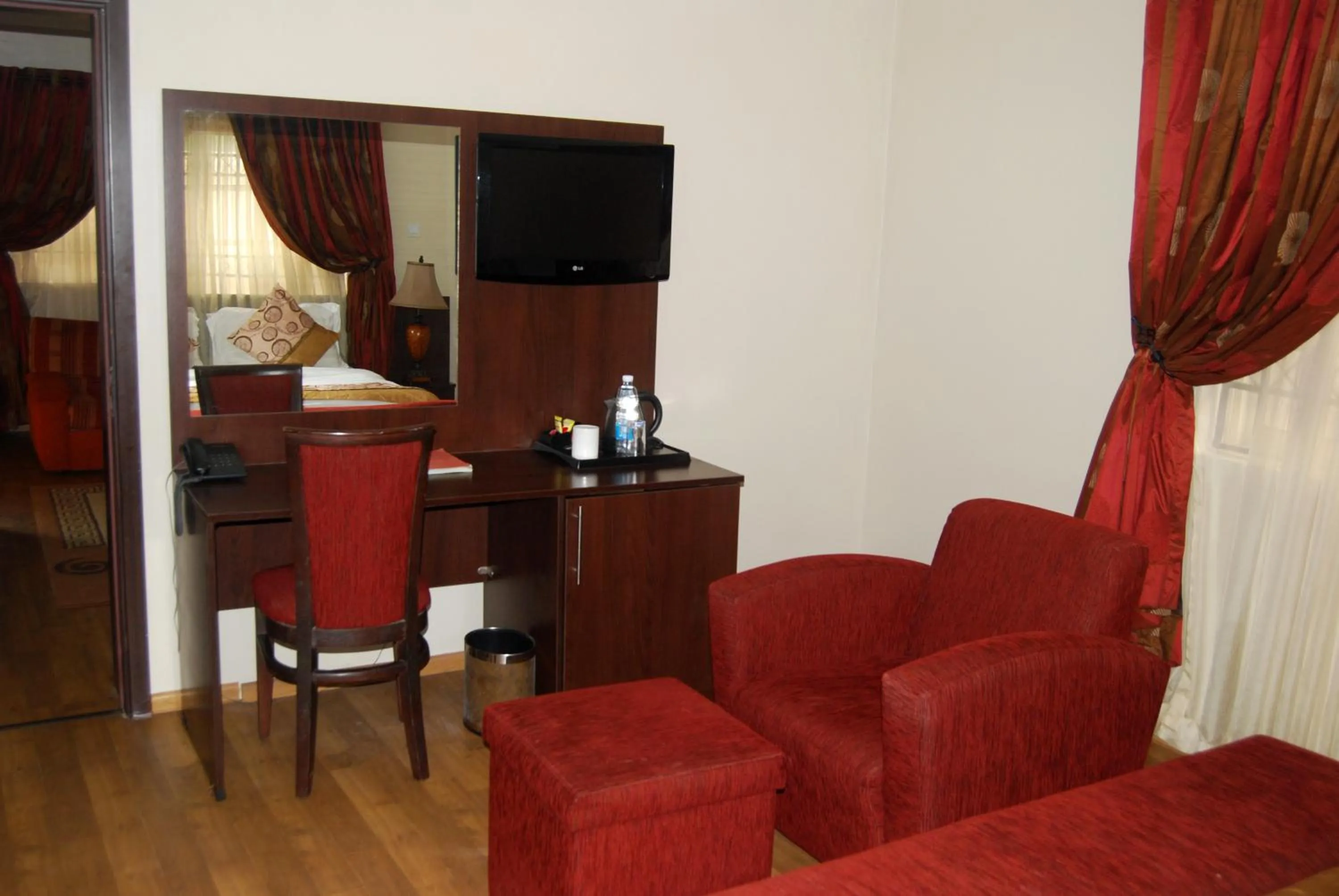 Coffee/tea facilities in Grand Inn & Suites