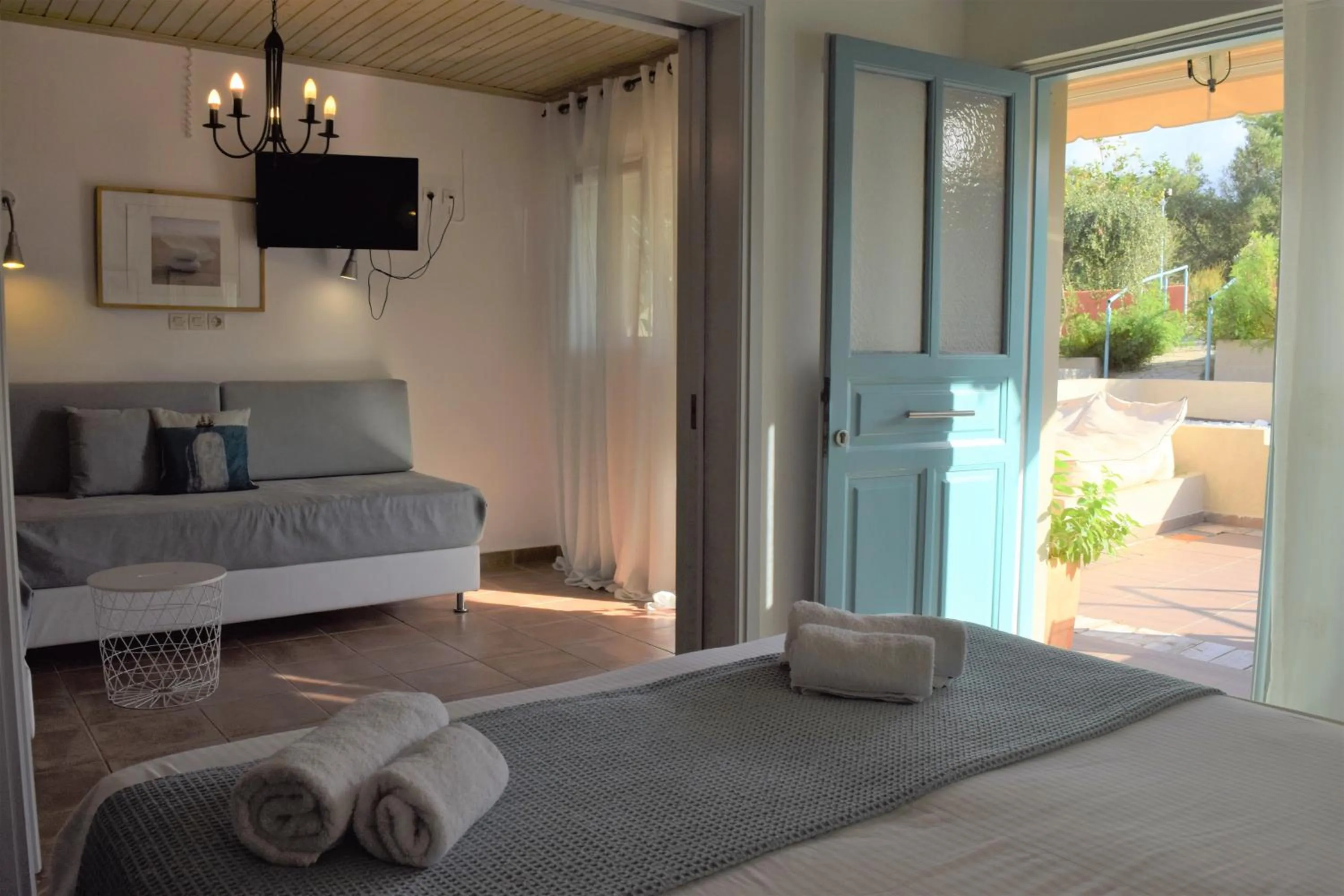 Patio in Simatos αpARTments & Studios