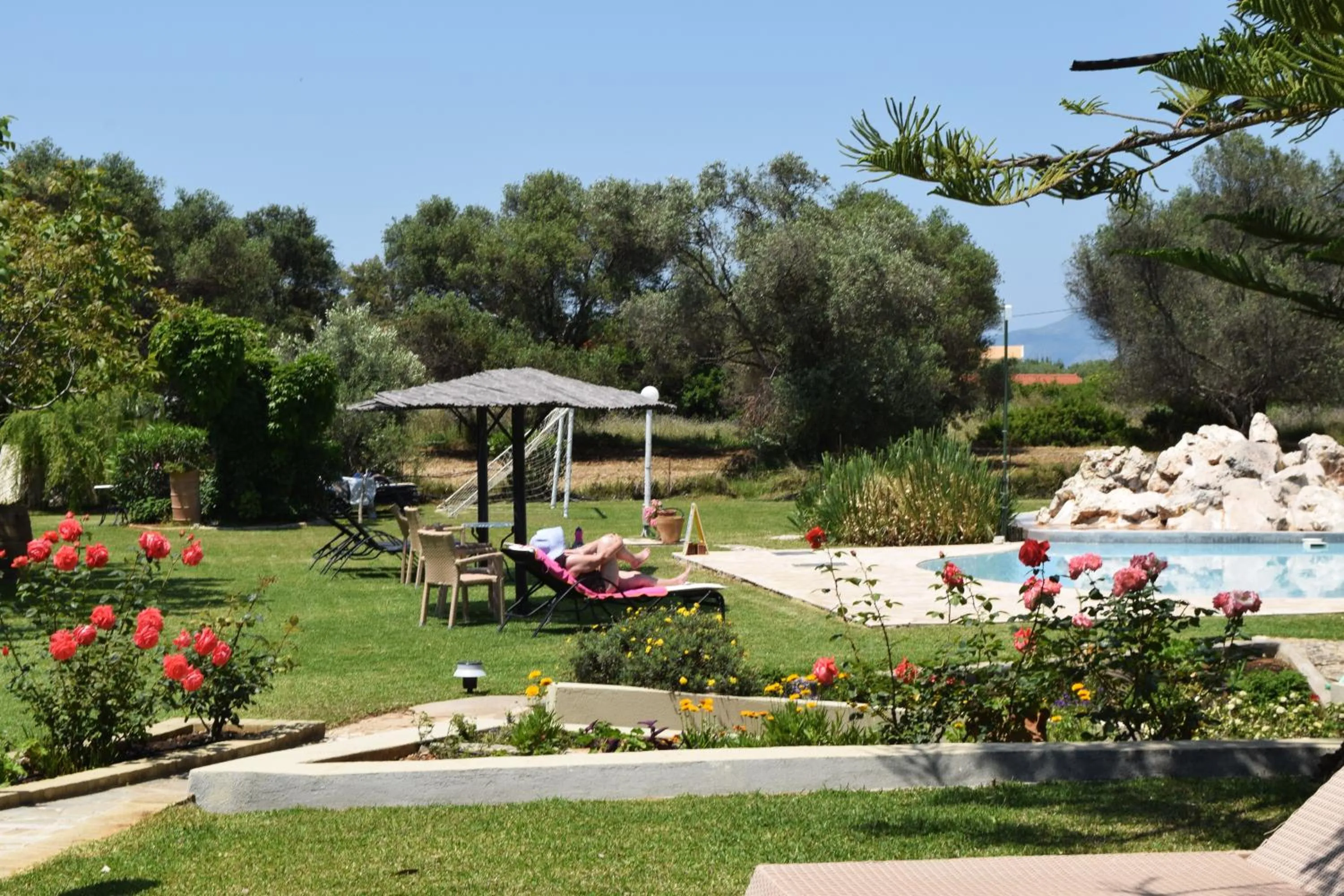 Garden in Simatos αpARTments & Studios